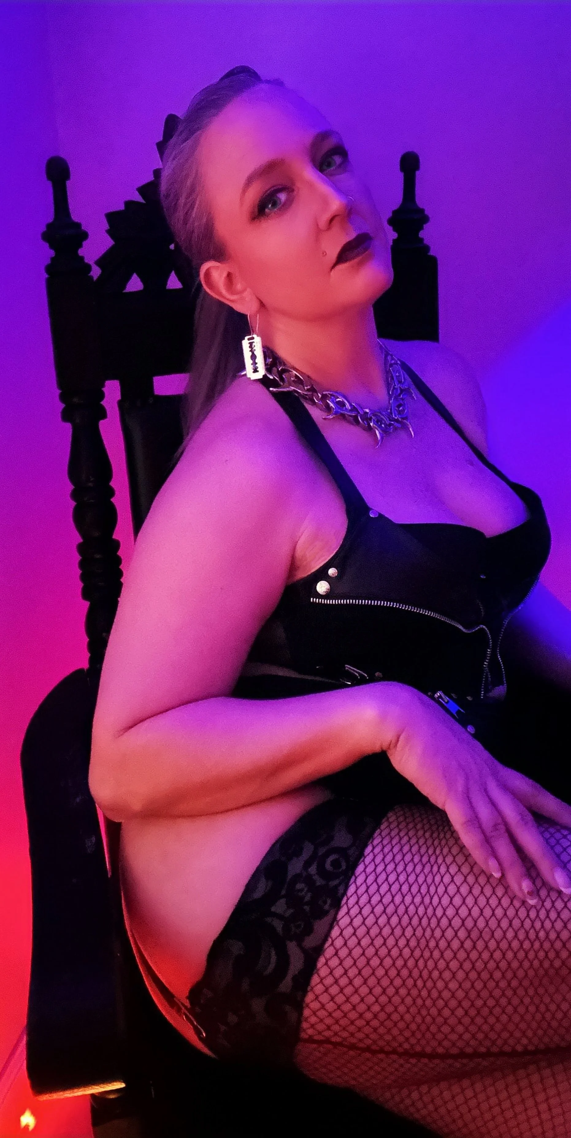 Lady Elle in The Throne Room at The Domicile - photo by Lady Elle