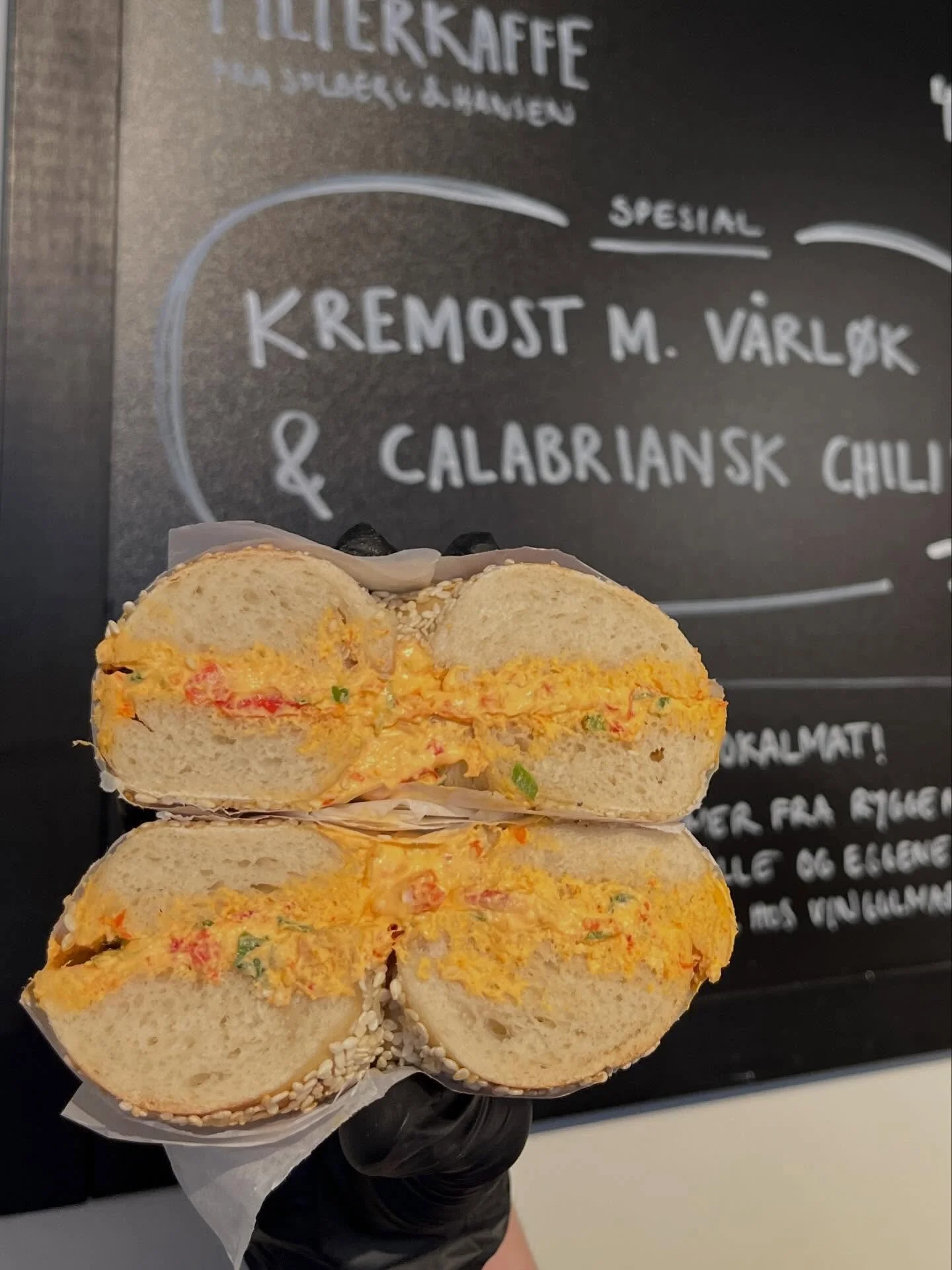 SPICE UP YOUR LIFE 🥵🌍🌱

N&aring; kj&oslash;rer vi kremost m. calabriansk chili &amp; v&aring;rl&oslash;k som spesial framover. En del av dere husker kanskje den fra ifjor. Vi har i hvert fall ikke tenkt p&aring; annet siden.

KBK!