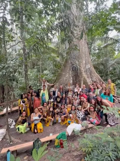 4a viv&ecirc;ncia de mulheres Aībaibu Kayawai ☀️🌳

QUE ALEGRIA podermos viver juntas mais uma jornada dentro da floresta Amaz&ocirc;nia, aprendendo com as mulheres curandeiras da aldeia segredo do artes&atilde;o. 

A irmandade que se cria em volta d