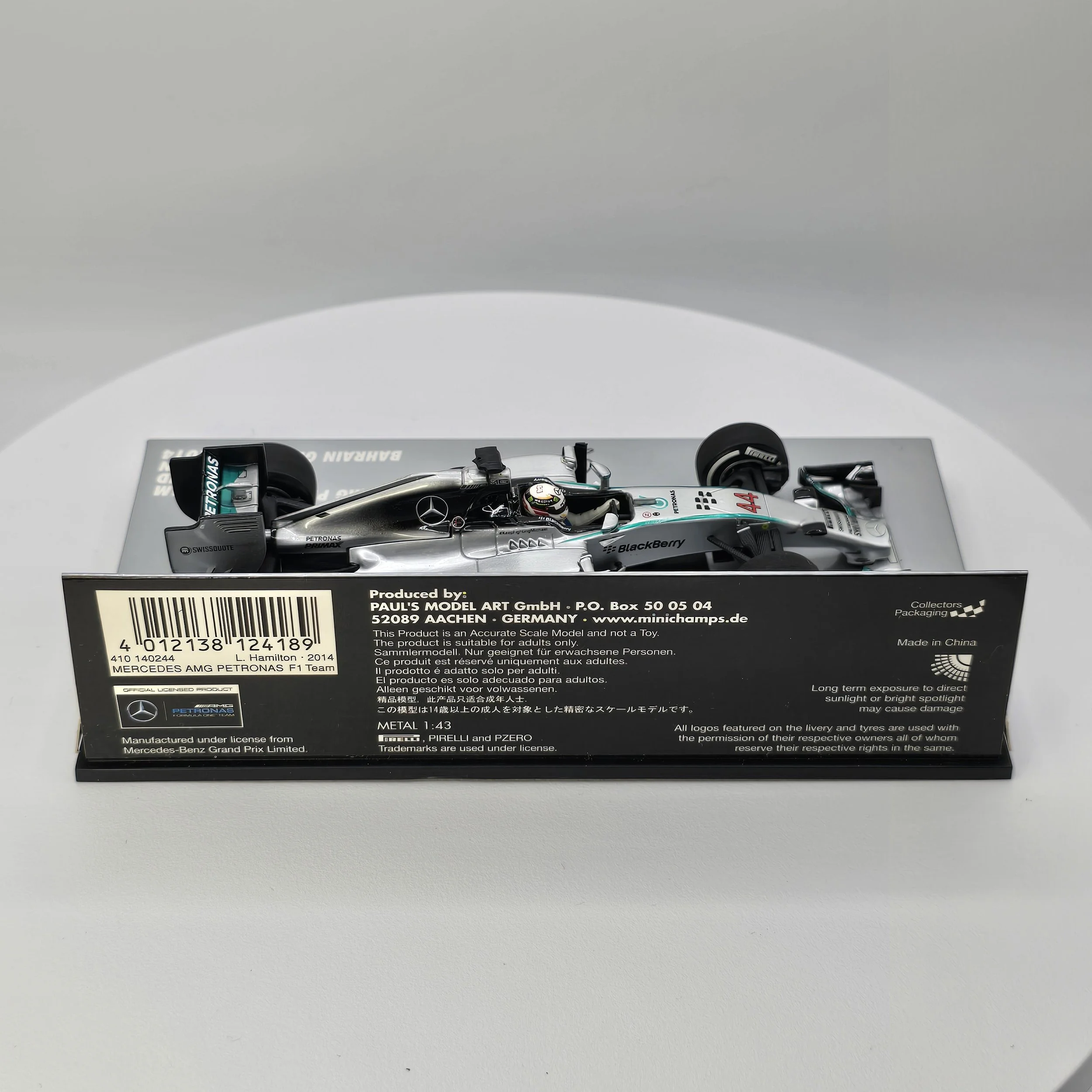 Hamilton Mercedes F1 W05 4.jpg