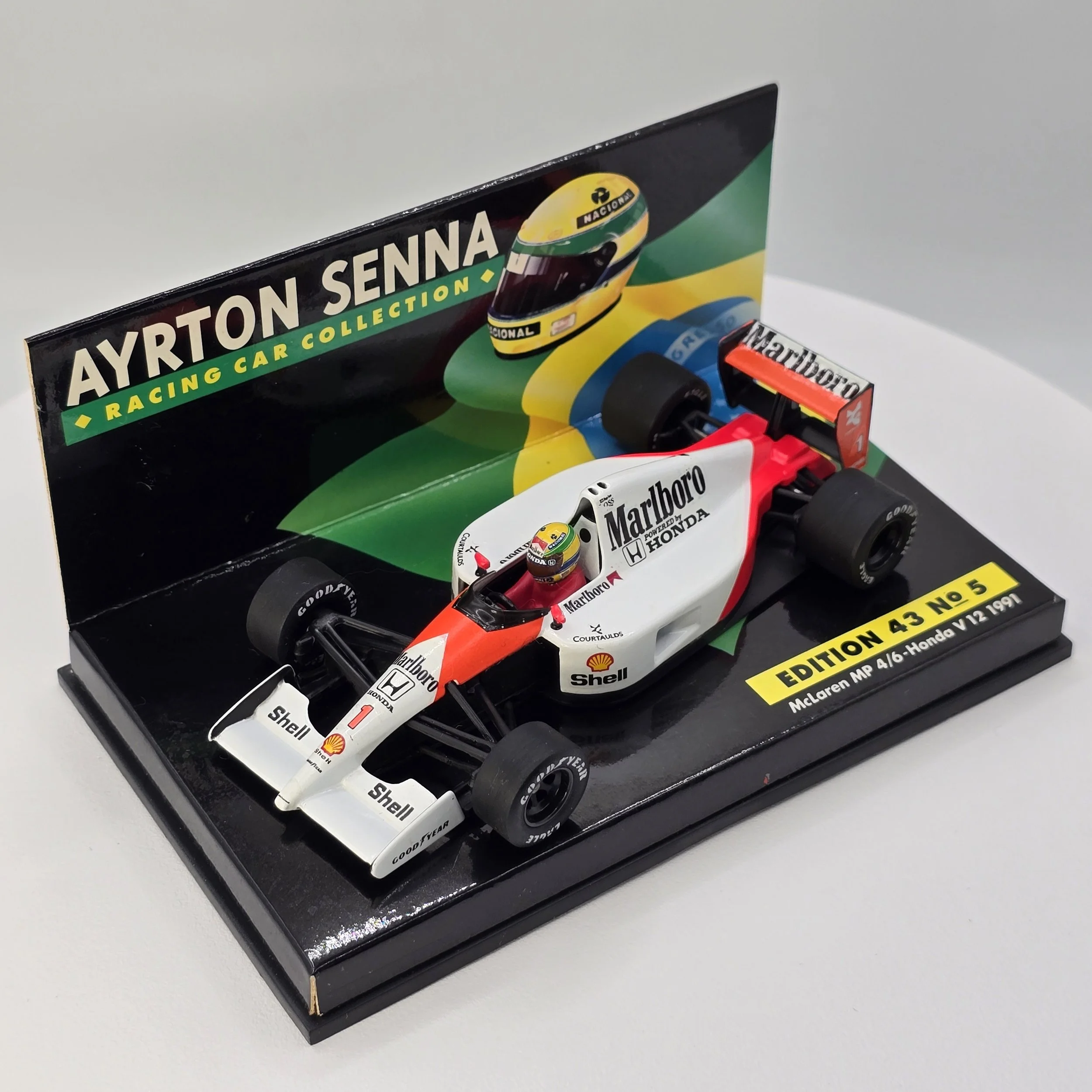 Senna McLaren MP4 6 2.jpg