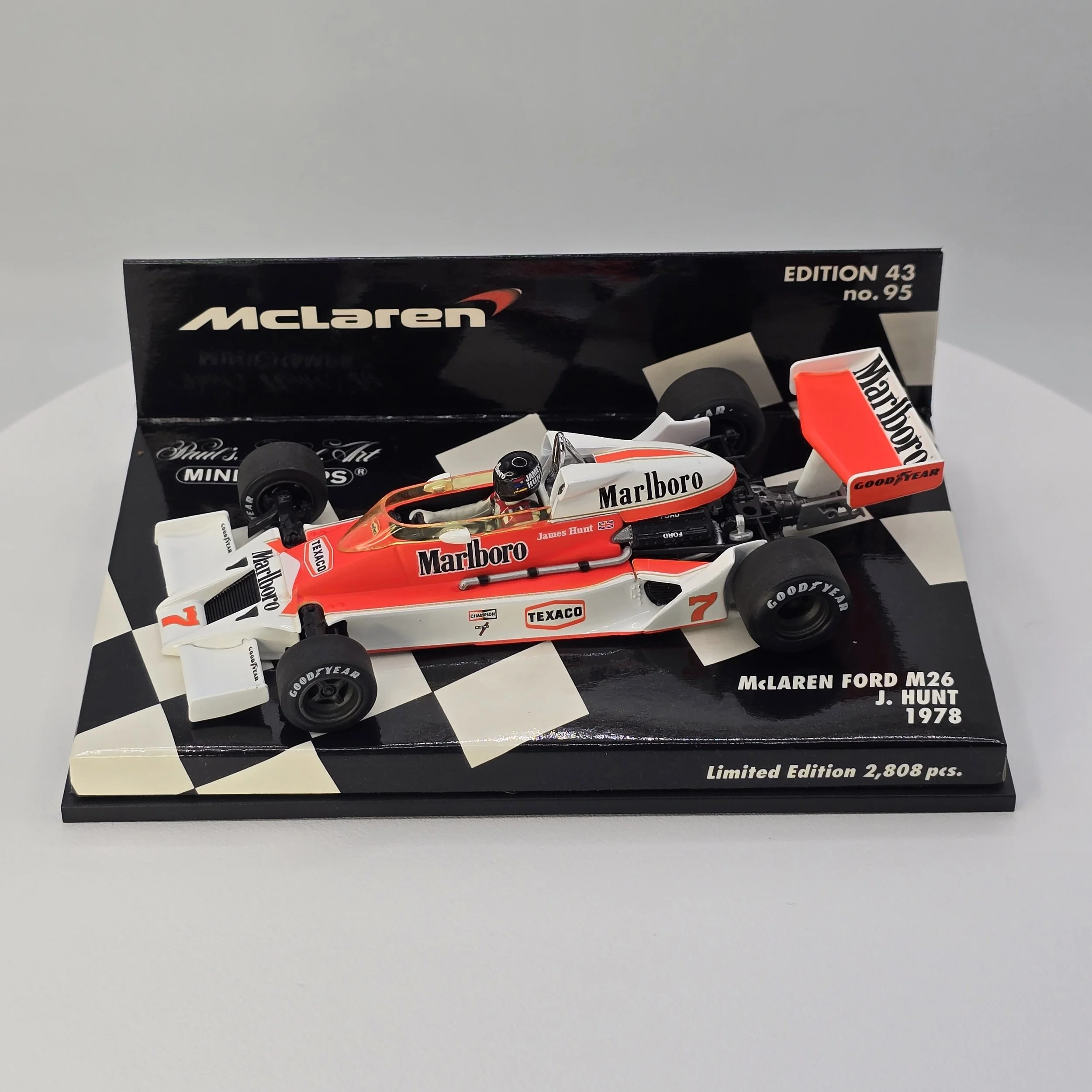 Hunt McLaren M26 1.jpg