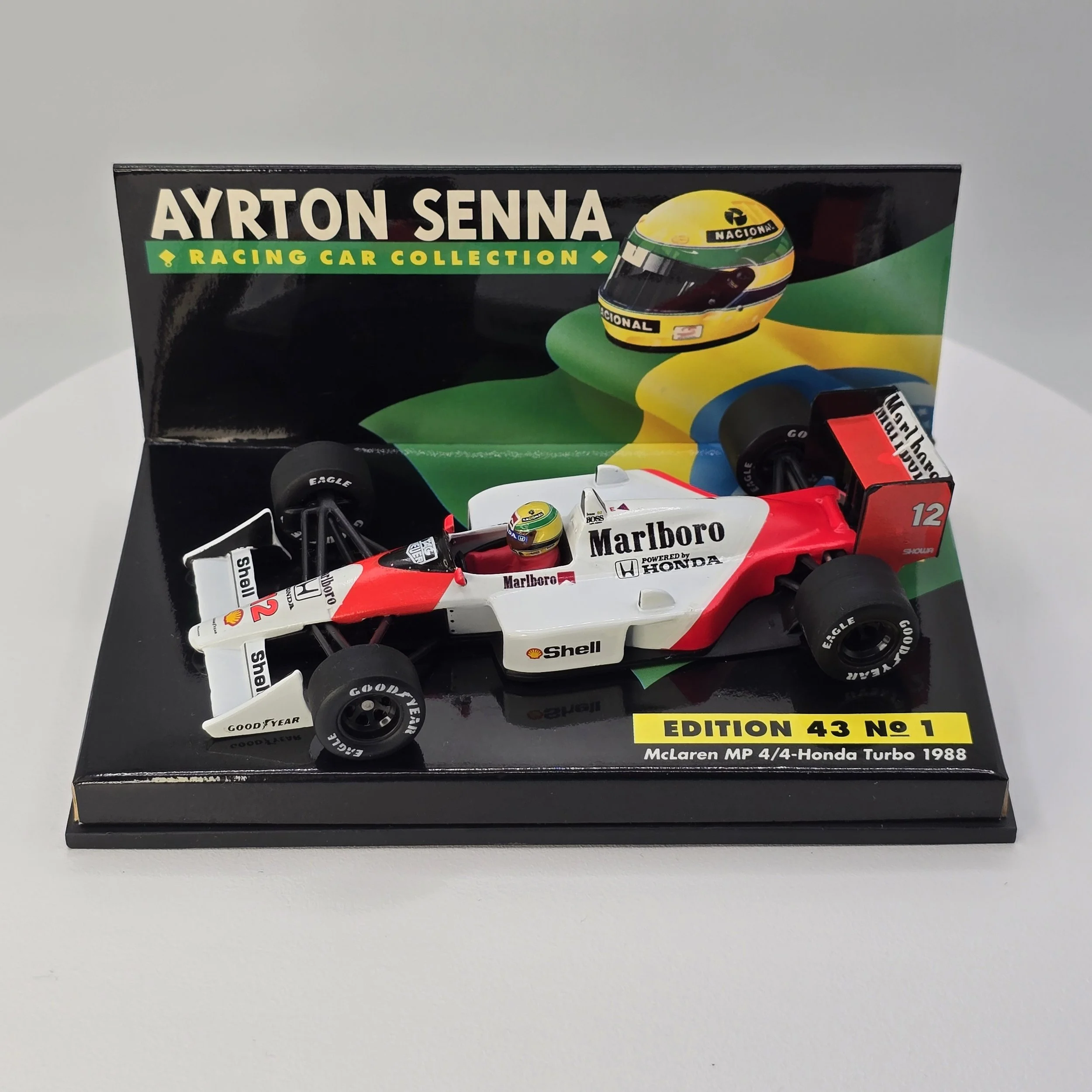 Senna McLaren MP4 4 1.jpg
