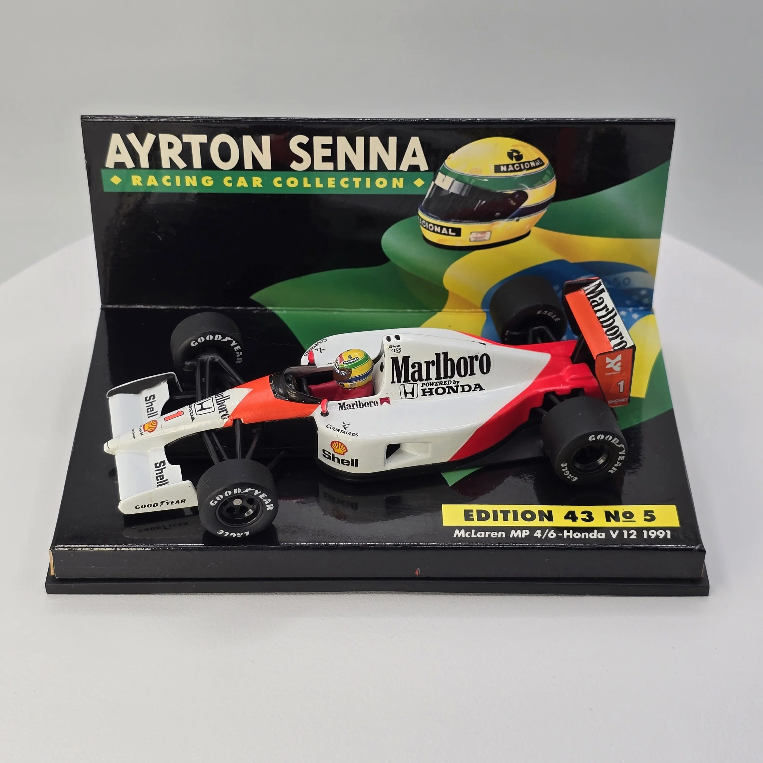 Senna McLaren MP4 6 1.jpg