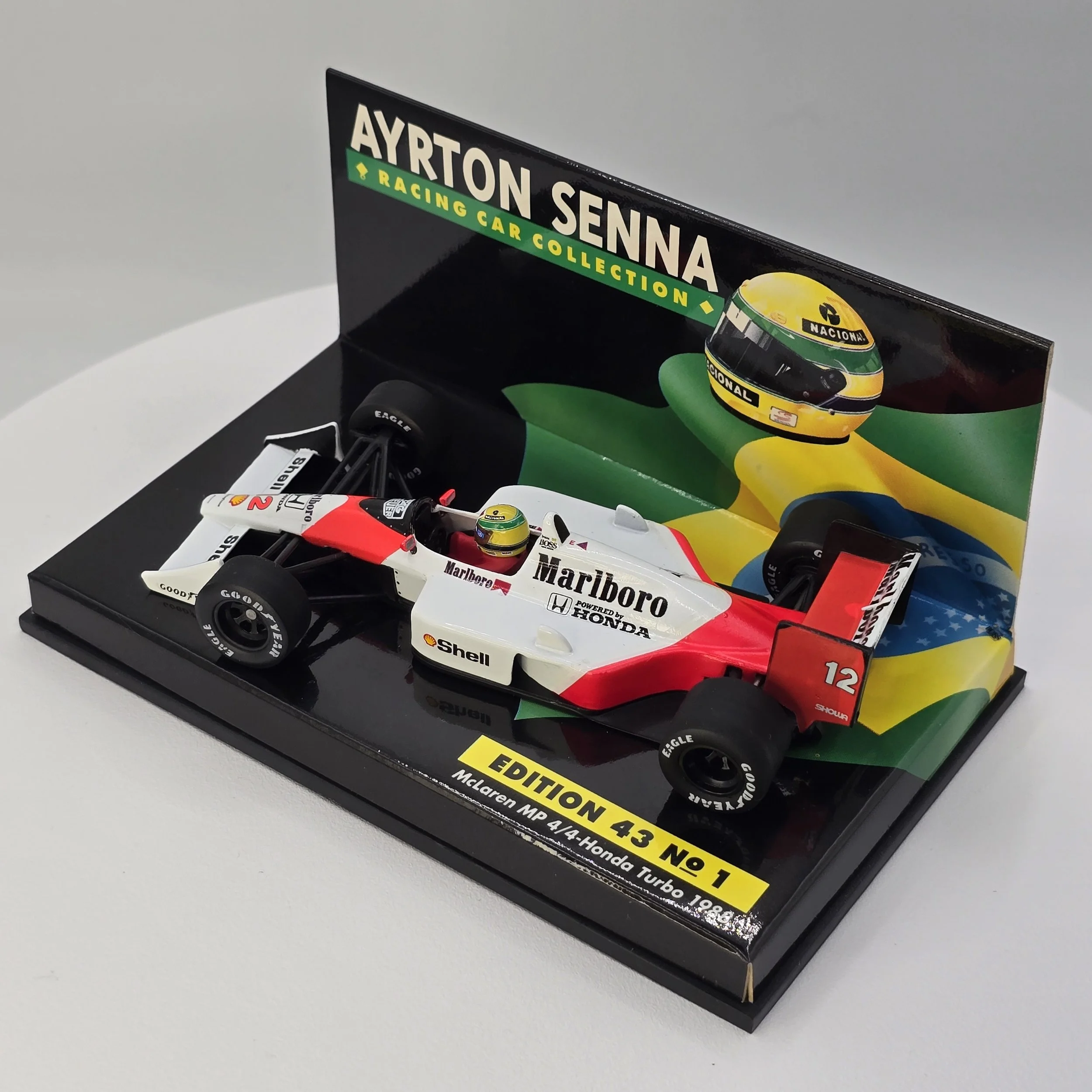 Senna McLaren MP4 4 3.jpg