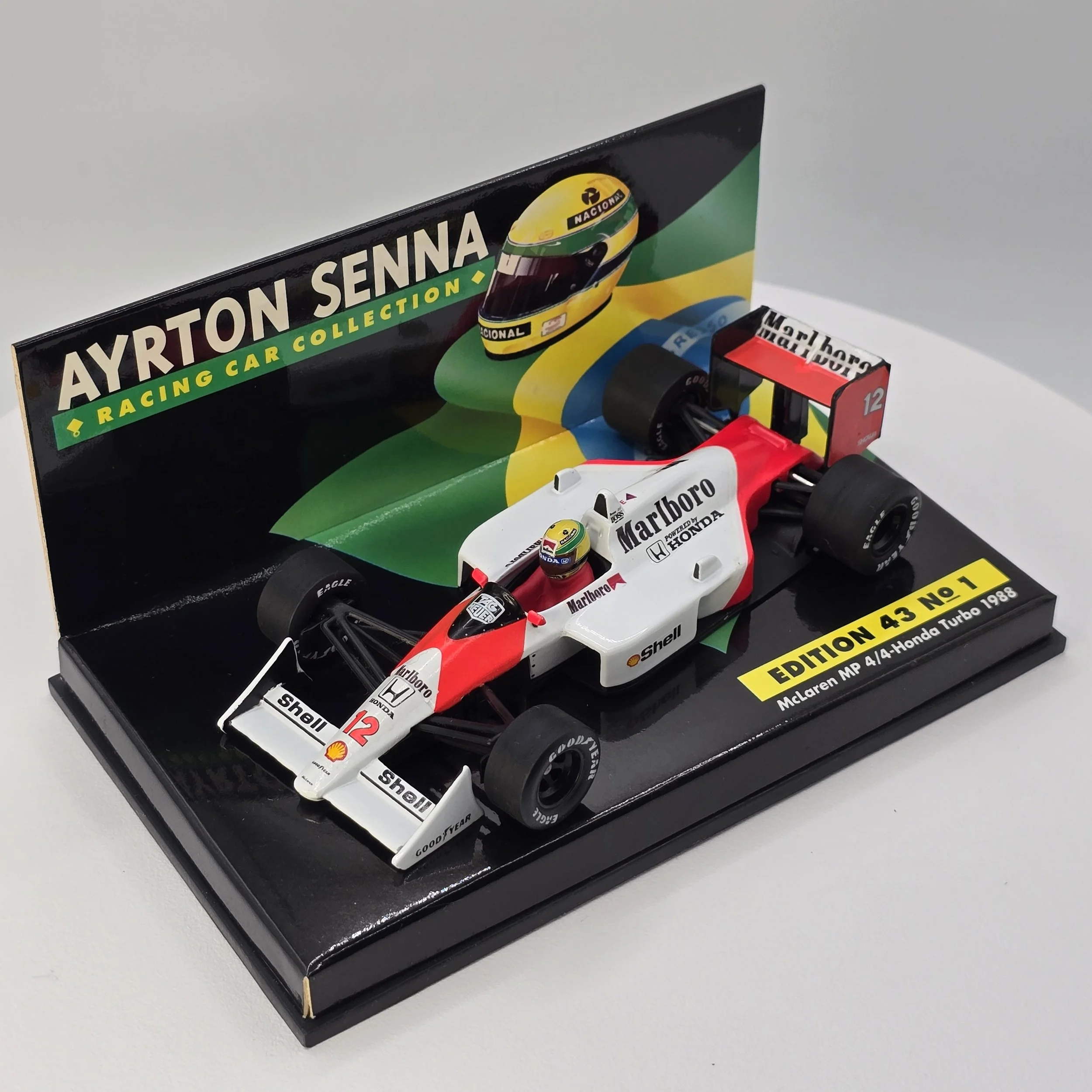Senna McLaren MP4 4 2.jpg