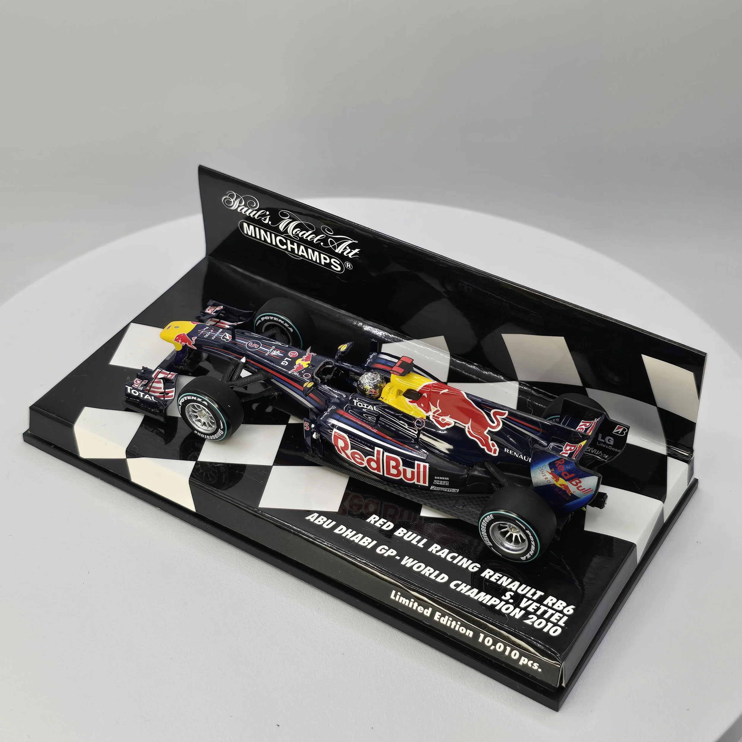 Vettel Red Bull Racing RB6 3.jpg