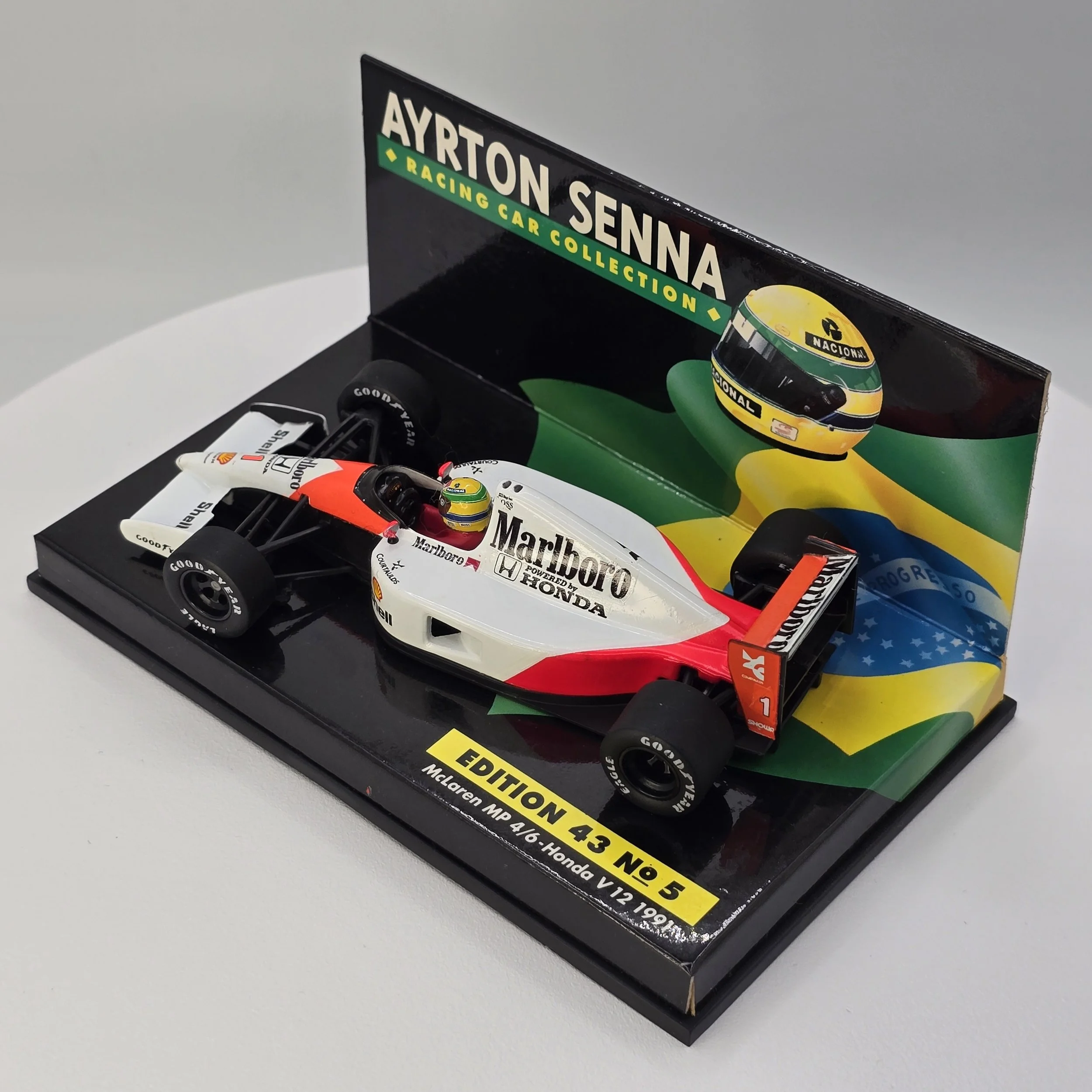 Senna McLaren MP4 6 3.jpg