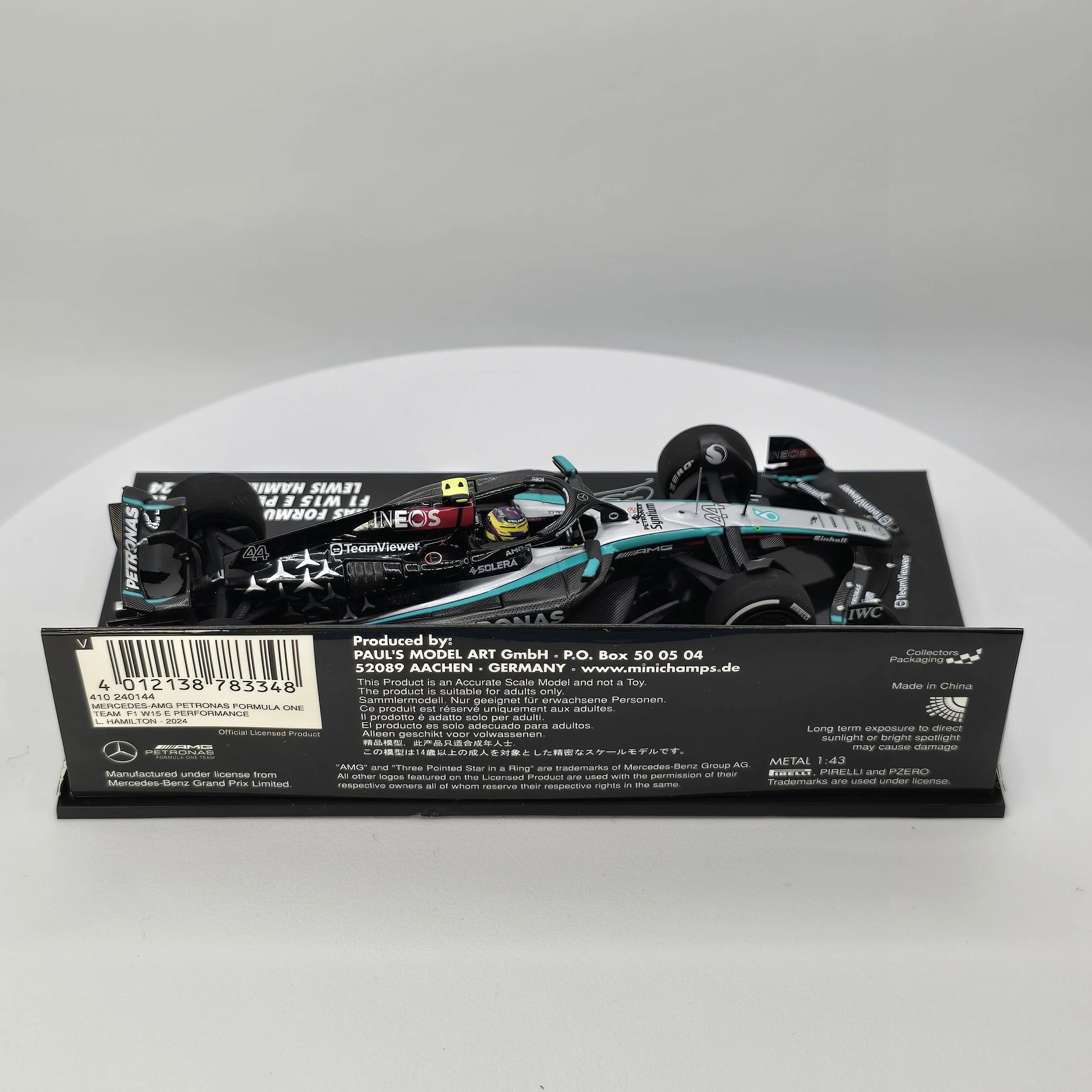 Hamilton Mercedes F1 W15 E Performance 4.jpg