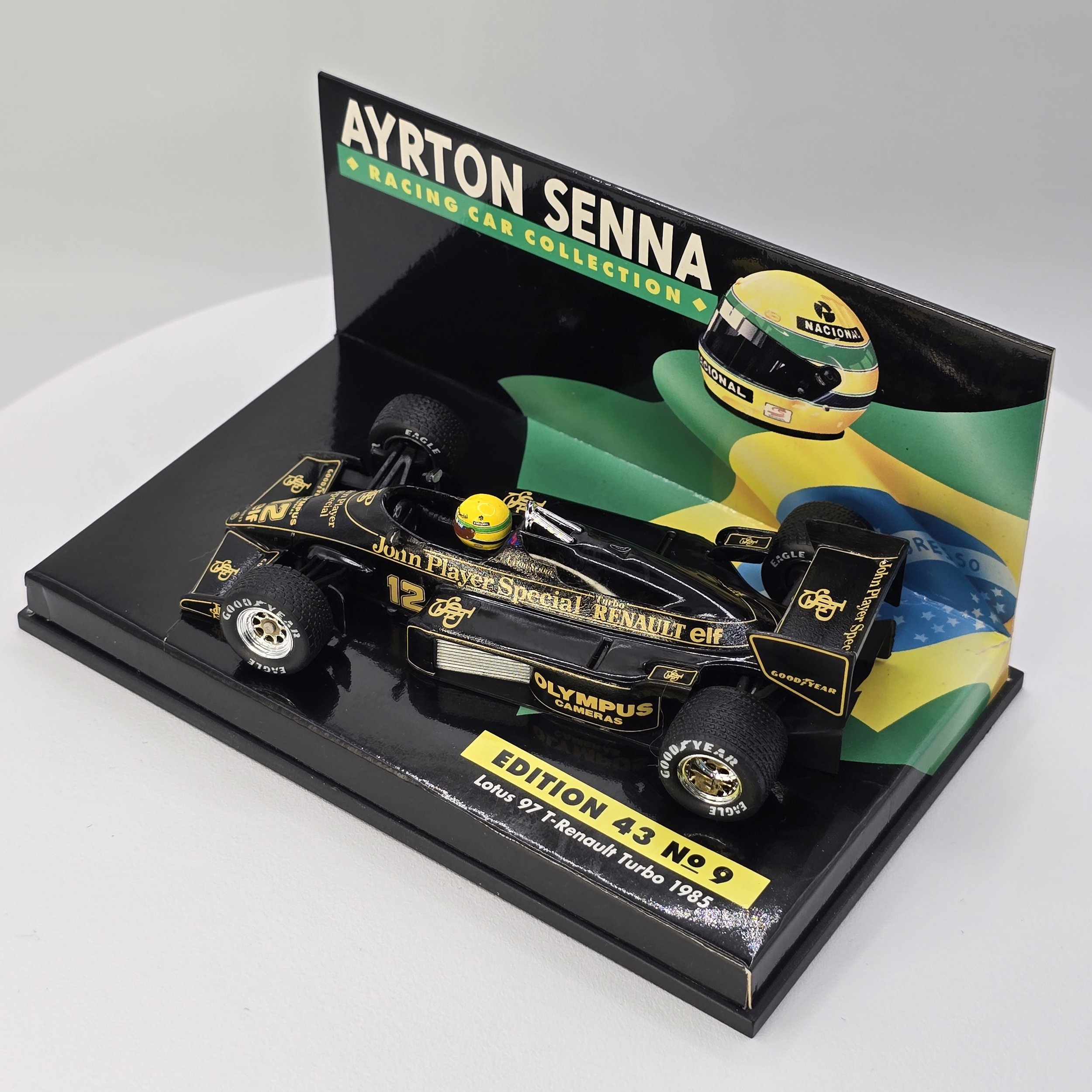Senna Lotus 97 T 3.jpg