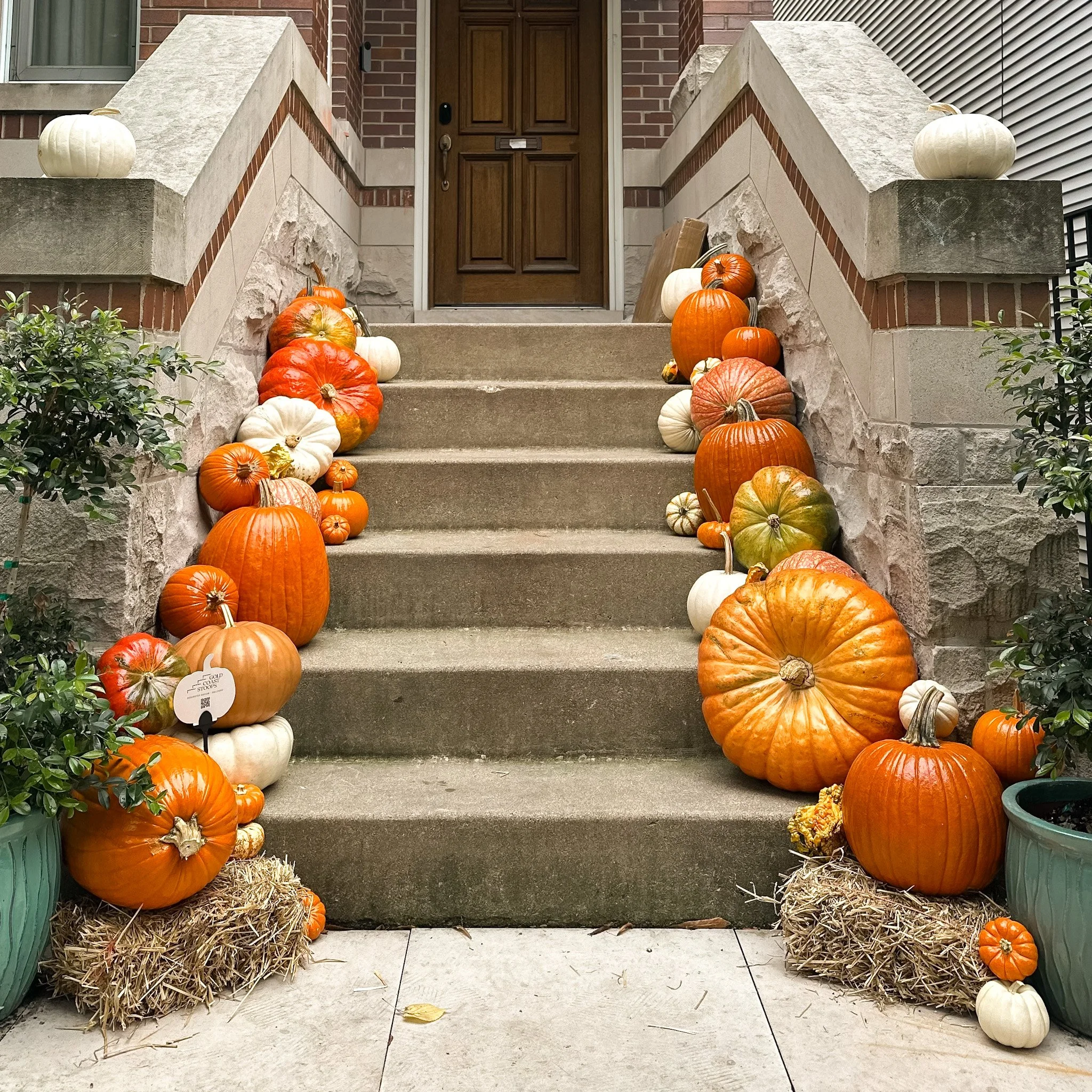 straw bales pumpkin porch.jpg