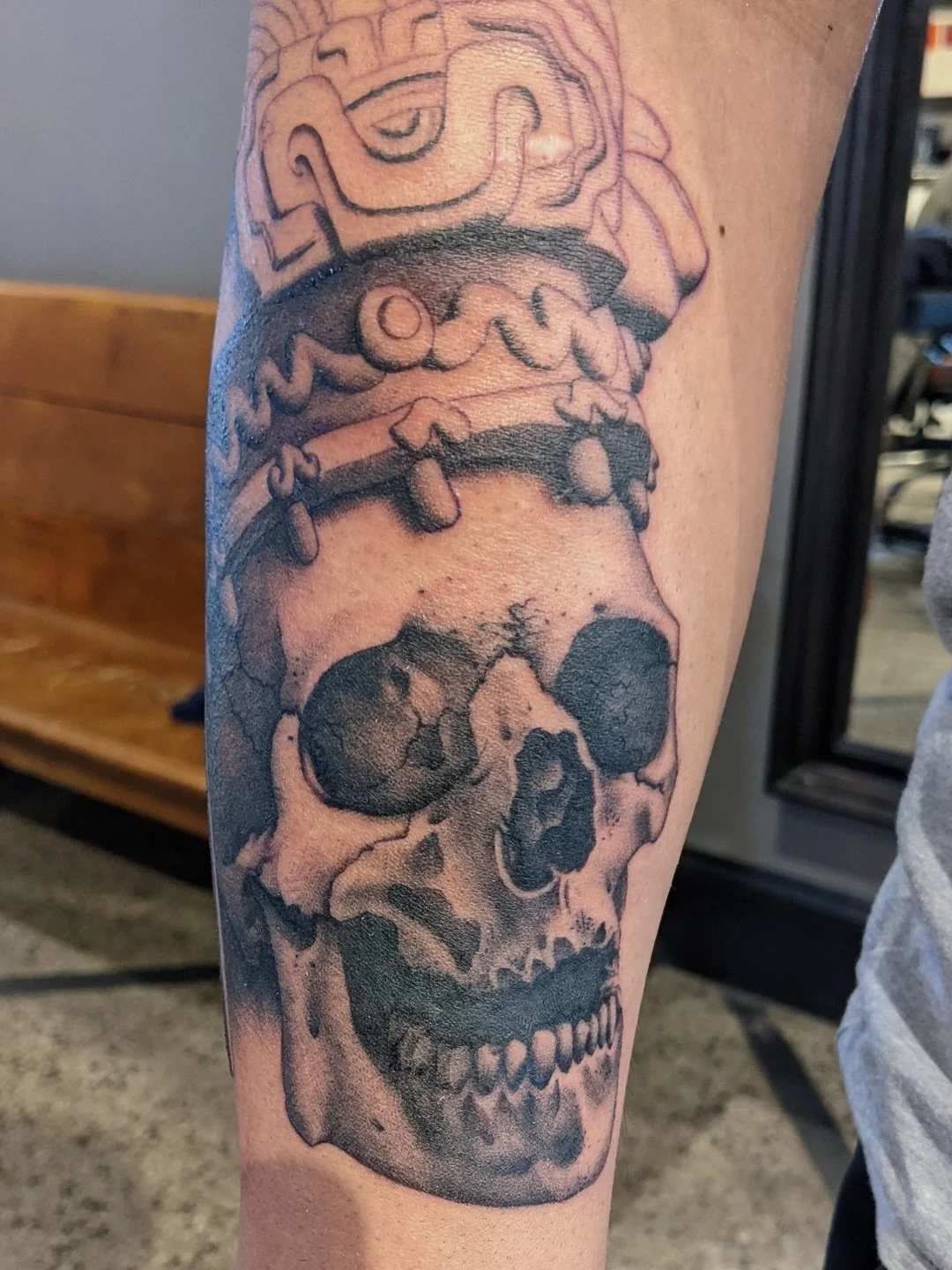 Skull tattoo done by @rabbitt_tattoo 
Booking info in their bio
.
#skull #skulltattoo #minneapolistattoo #minneapolistattooartist #mntattooartist