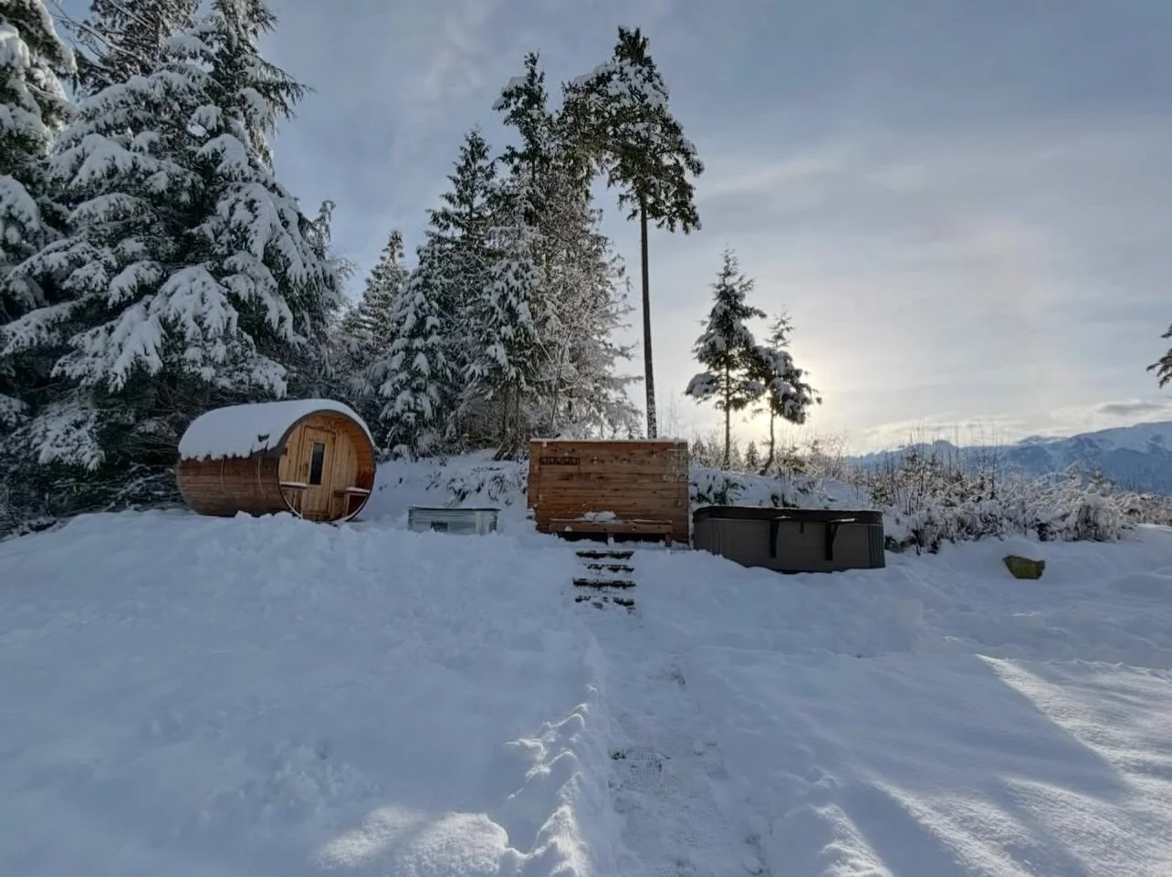 Ski all day, relax all night. @sweetwaterlanefarm&rsquo;s private hydrotherapy setup means you can charge hard all day in the backcountry and soothe your weary muscles in your own little oasis.