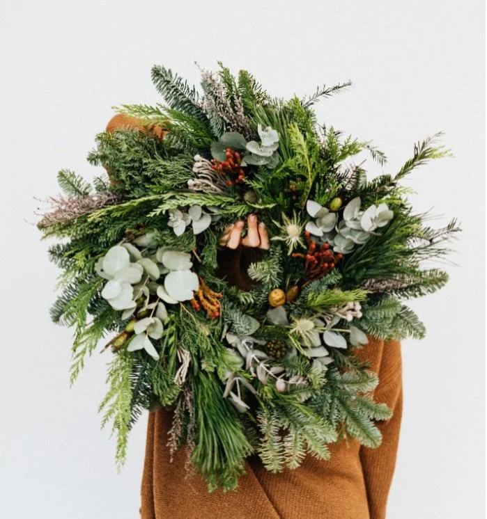 Create something beautiful for the holidays 🎄 @flowersandjules is hosting two winter floral workshops, perfect for adding a touch of handmade magic to your home or gifting something crafter with love. 

Holiday Wreath Making Workshop
&bull; December