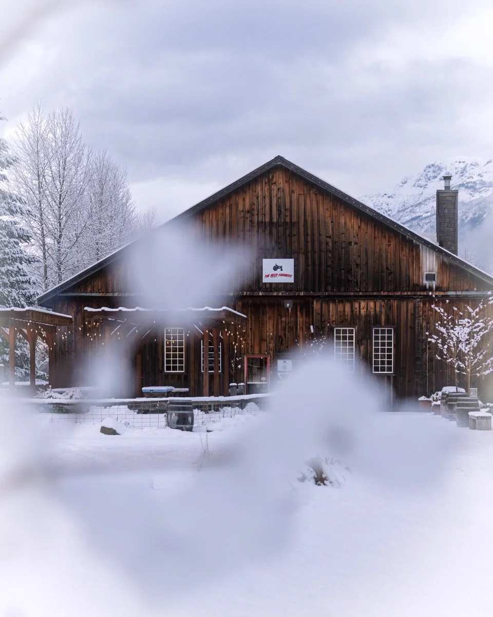 Winter at the @thebeerfarmers 🍻🐮

Ullr brought the fat snowflakes back to town yesterday to help us beat those Sunday blues. After a day of adventure in the fresh snow, or being cozied up by a fire, head on over for a warm pretzel and locally grown