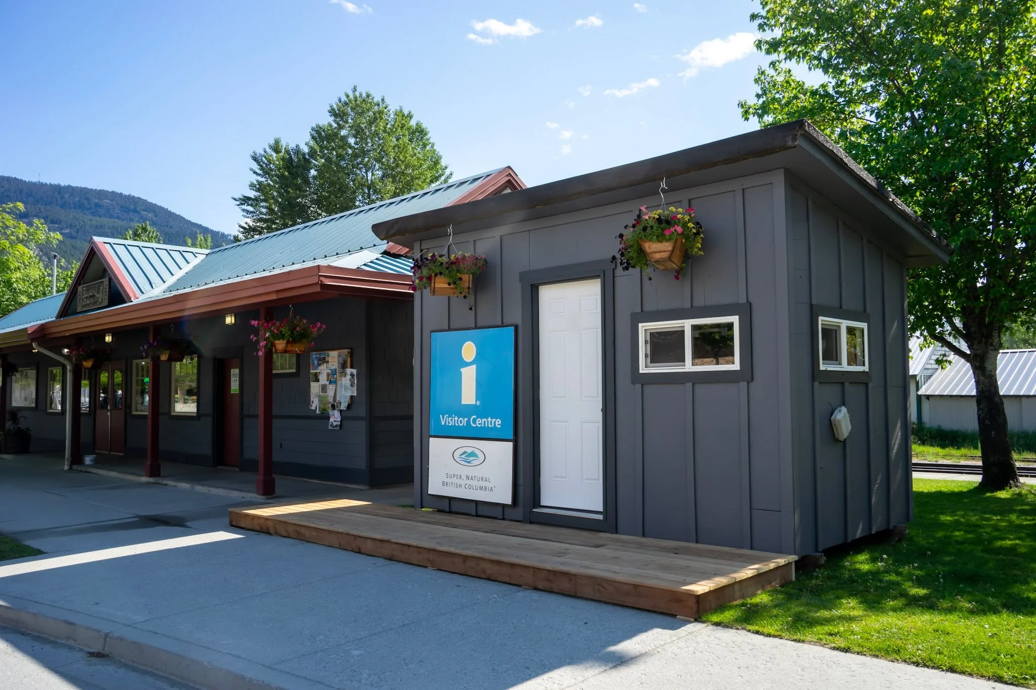 The Pemberton Visitor's Centre is now open for the season! We're excited to be back, welcoming guests and sharing our knowledge on how to best experience this wonderful region.

Visit us beside @blackbirdbakerypemberton from now until October 12:

TH