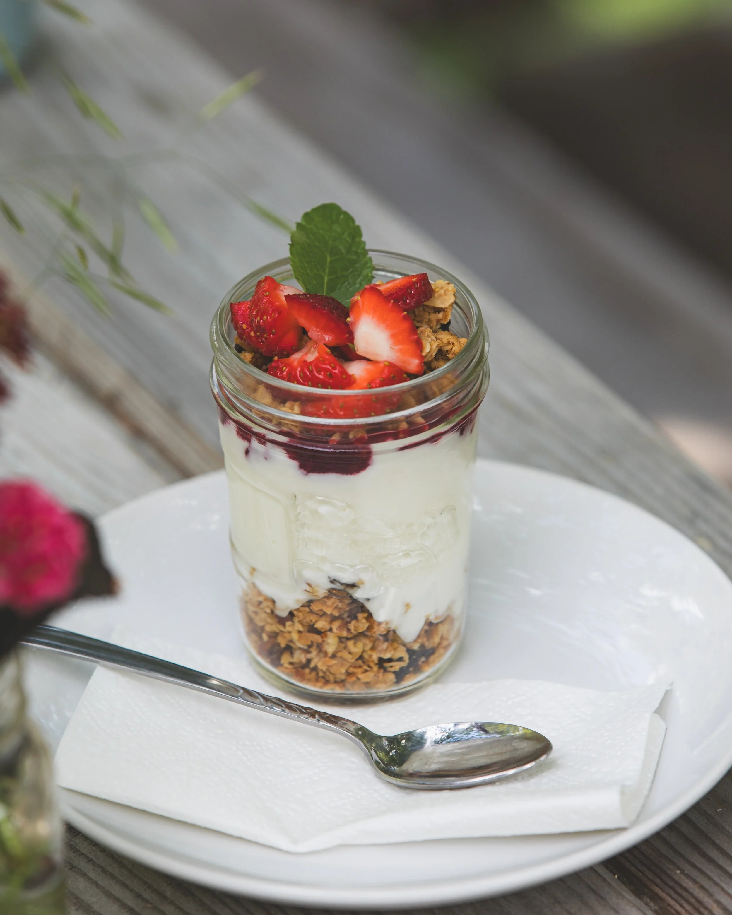 Sunday Brunch is calling at @birken_house_bakery 🍓

Drive up the beautiful Gates Valley to Birken, where fresh sourdough, eggs benny, overnight oats and waffles await you in the garden.

[Breakfast in Pemberton, Things to do Pemberton, Birken, Brunc