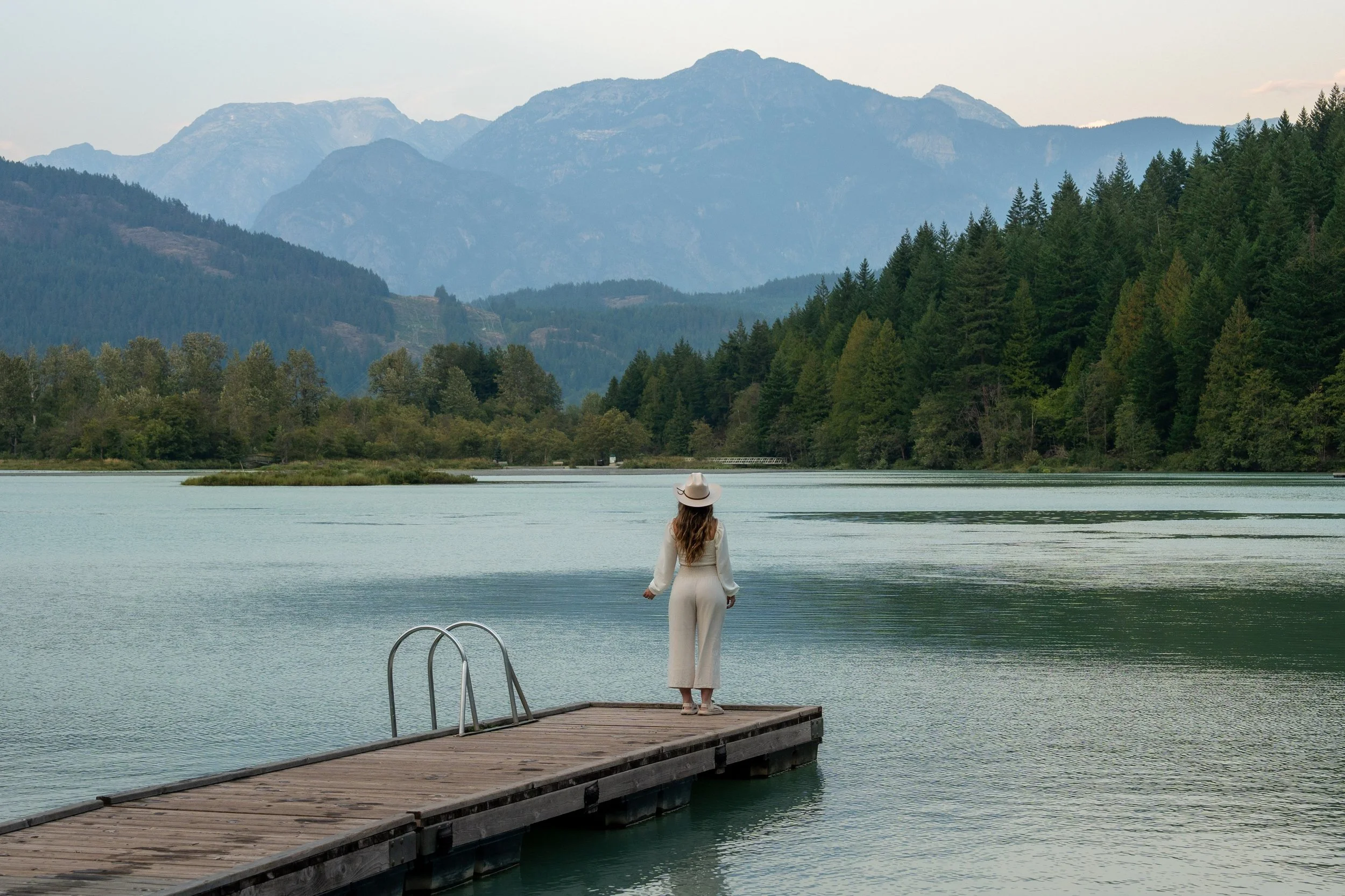Valley views through the eyes of @wandering_withdirtyfeet.

.

[things to do in Pemberton, sea to sky, britishcolumbia, canada, one mile lake, lilloet lake, paddleboarding, hiking]