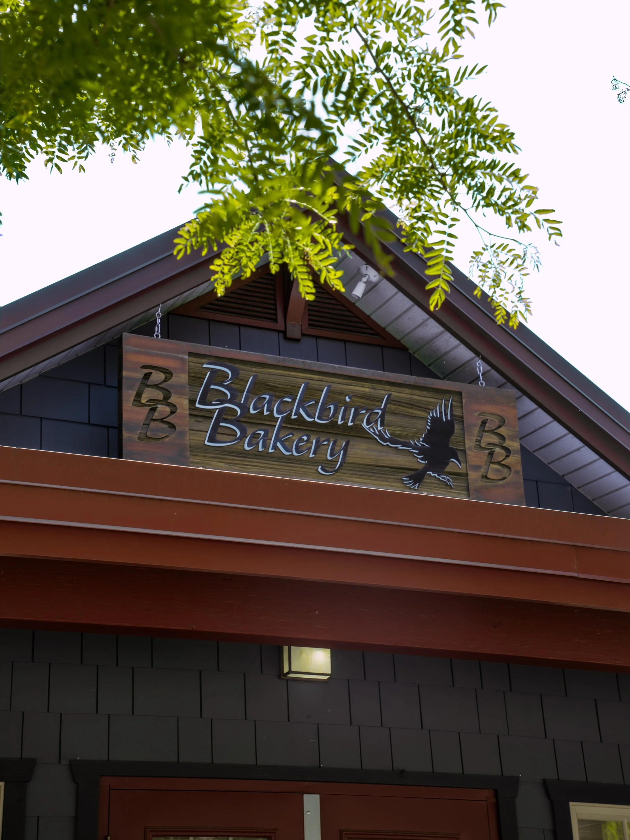 We&rsquo;ll take one of everything at @blackbirdbakerypemberton 😍

Fresh baked bread, a pastry case, delicious coffees and teas, toasted sandwiches and more - you&rsquo;ll have a decision dilemma on what to pick!