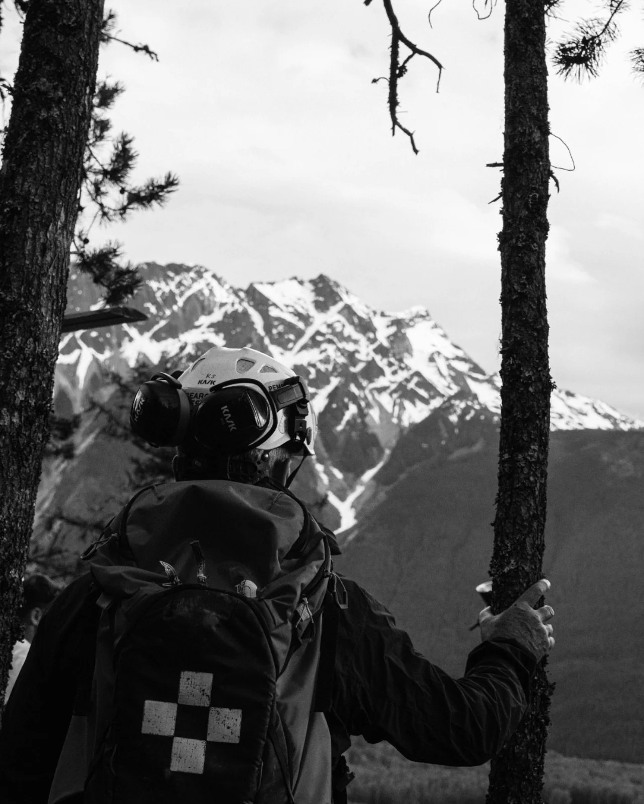 Dear Pemberton Adventurers! They&rsquo;re ready and waiting to help you should you ever need them, but right now @pembertonsearchandrescue could use YOUR help (and votes) in the Land Rover Defender Awards.

Search and Rescue teams are made up of volu