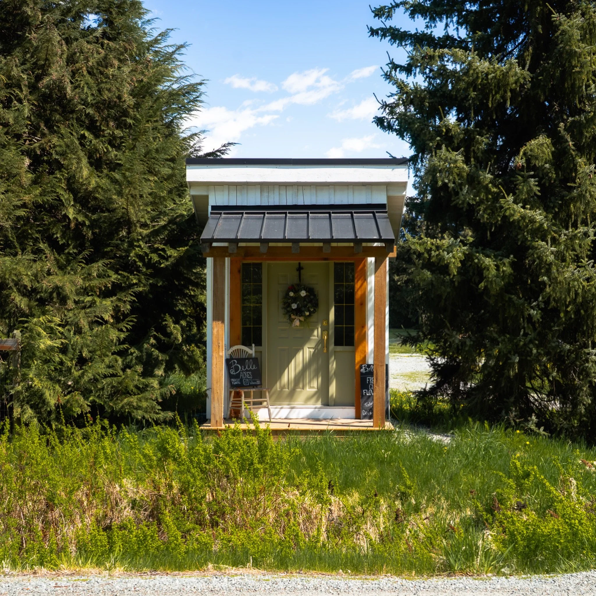 After all that adrenaline and stress this week, we think it&rsquo;s time for a nice relaxing activity. Visit the @pembertonfarmstandtour locations, grab some organic berries, flowers, fruits and veggies and go for a nice picnic date somewhere relaxin