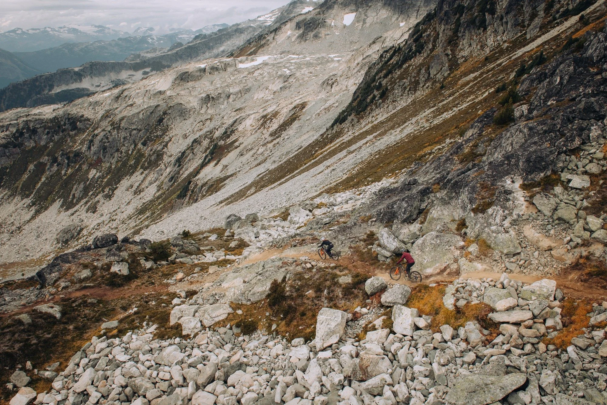 September has been sublime, and the forecast is looking AMAZING. It's the perfect time to ride Hidden Peak with @coast.range.heli. Fly close to jaw-dropping glaciers, experience the Coast Mountains from above, and then ride 12km of impeccably created