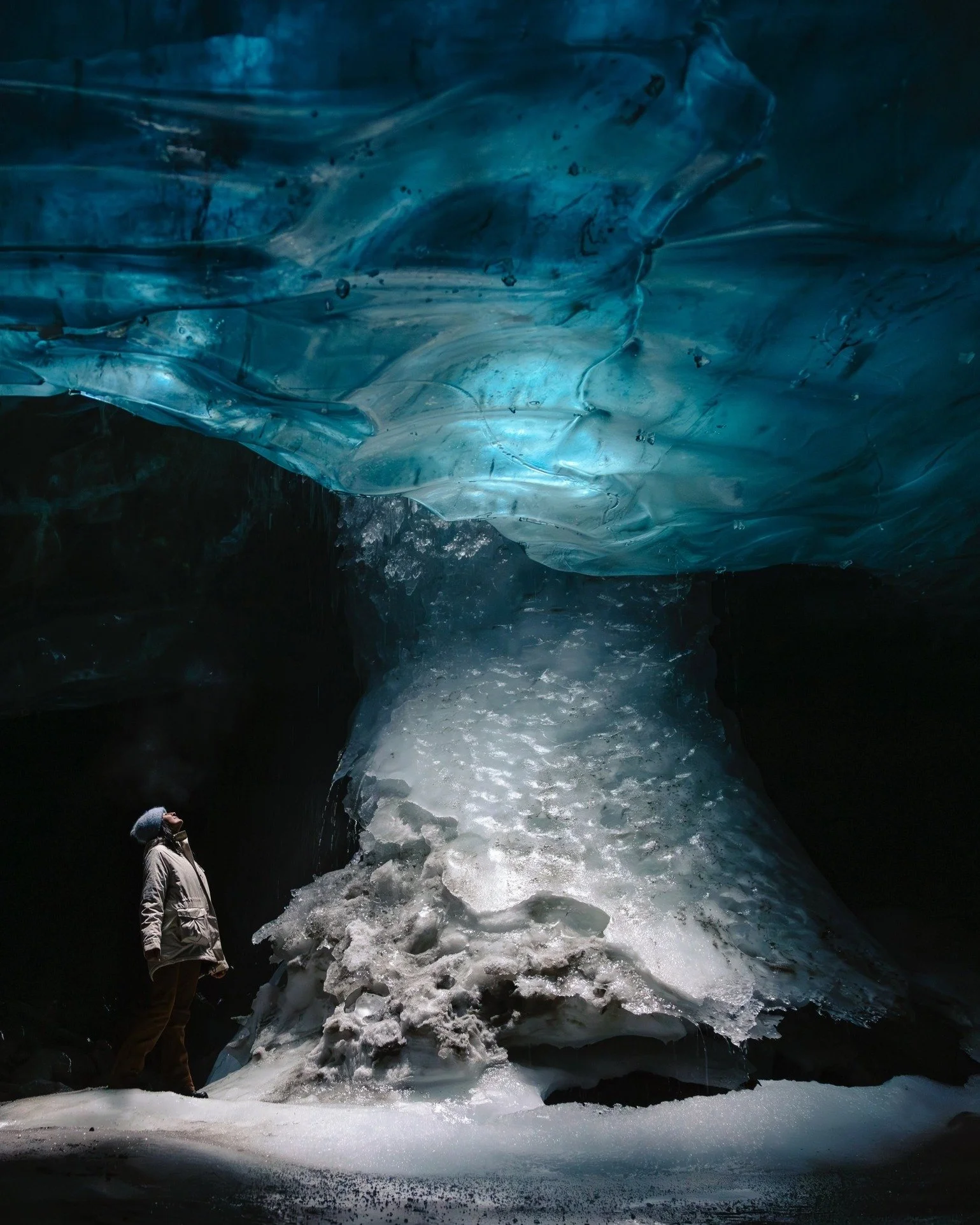 Journey beneath the Pemberton Icefield and discover the wonder of glaciers from below. Experience something that feels out of this world with @gobeyondwhistler.
