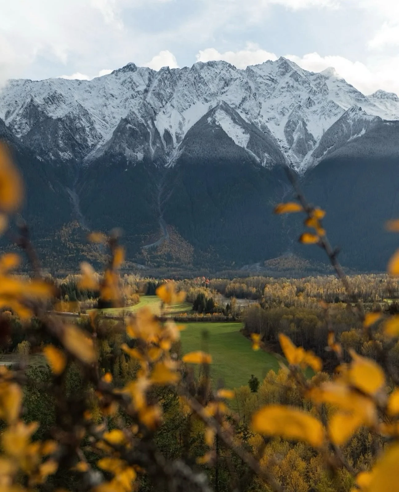 When the snow-line starts creeping down the mountains, and days spent skiing and sledding in the backcountry start getting closer and closer&hellip;

PC: @nikolaklarova
