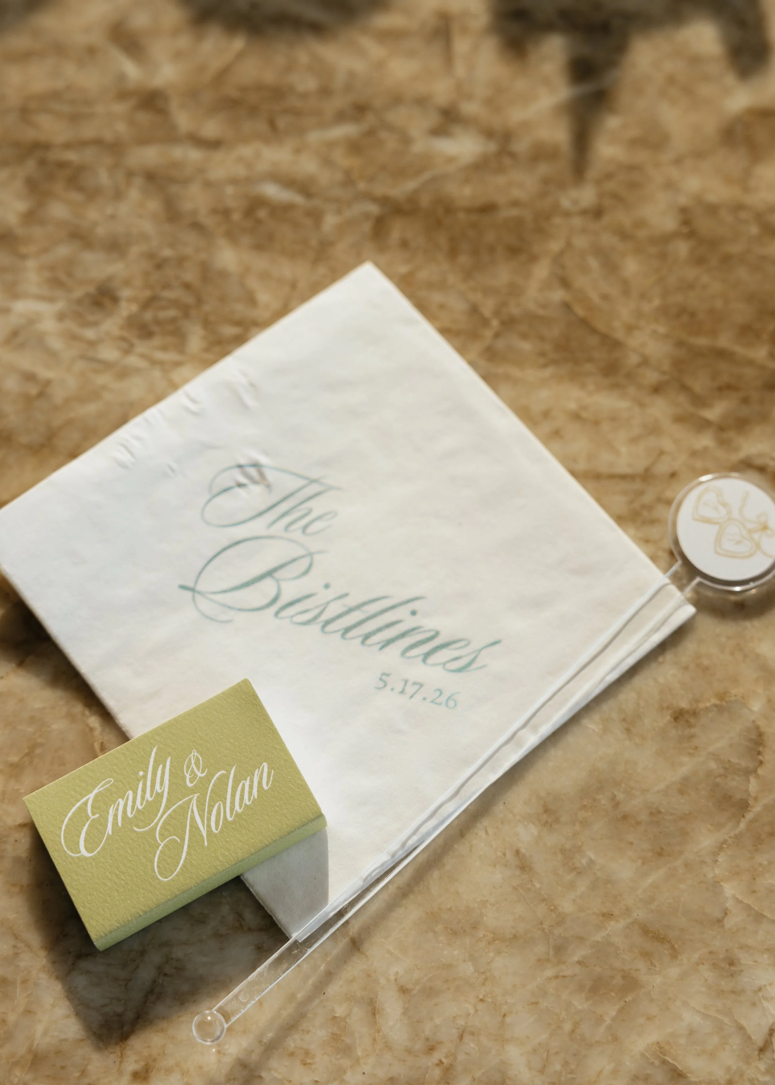 LindsayMcDowPhoto_PelicanClubWedding_Bistlines_CktlHr-30.jpg