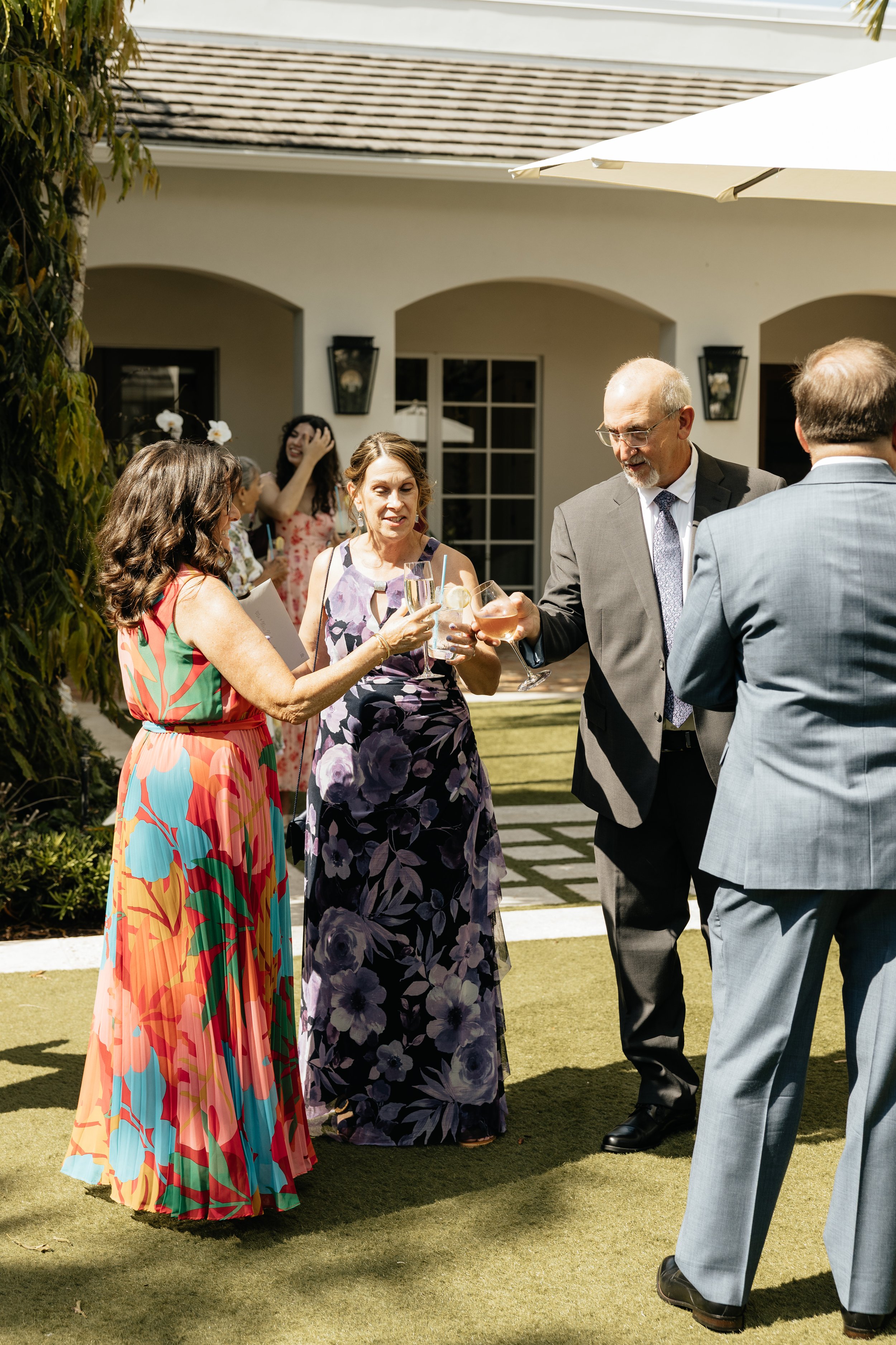 LindsayMcDowPhoto_PelicanClubWedding_Bistlines_WelDrink-16.jpg