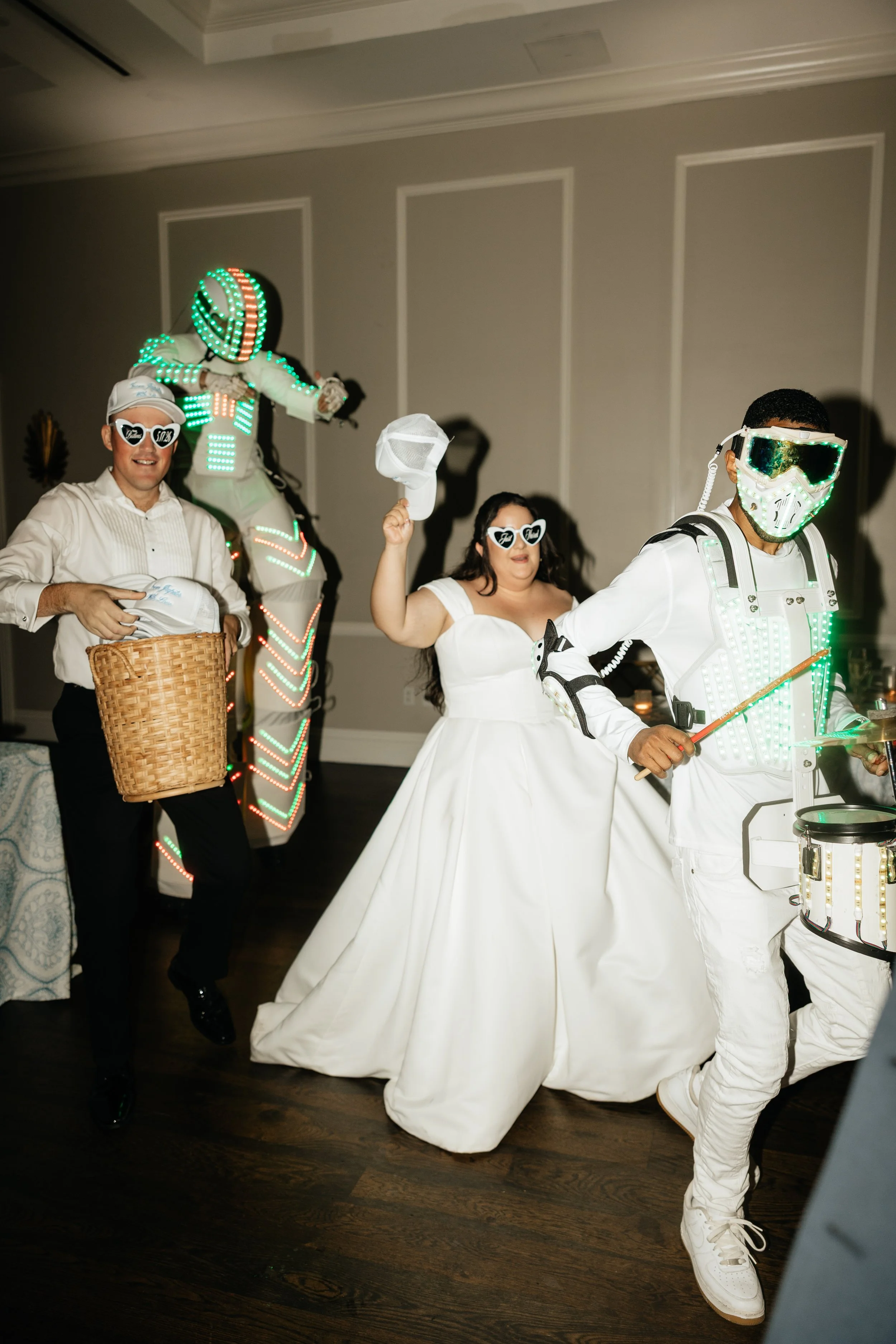 LindsayMcDowPhoto_PelicanClubWedding_Bistlines_Party-251.jpg