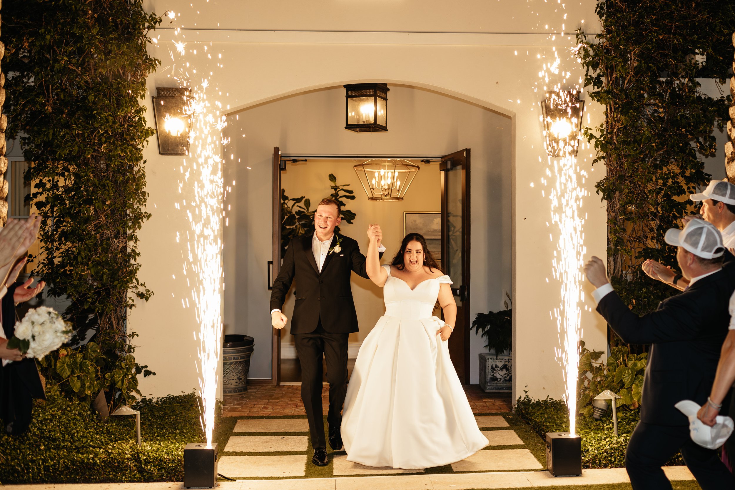 LindsayMcDowPhoto_PelicanClubWedding_Bistlines_Party-326.jpg