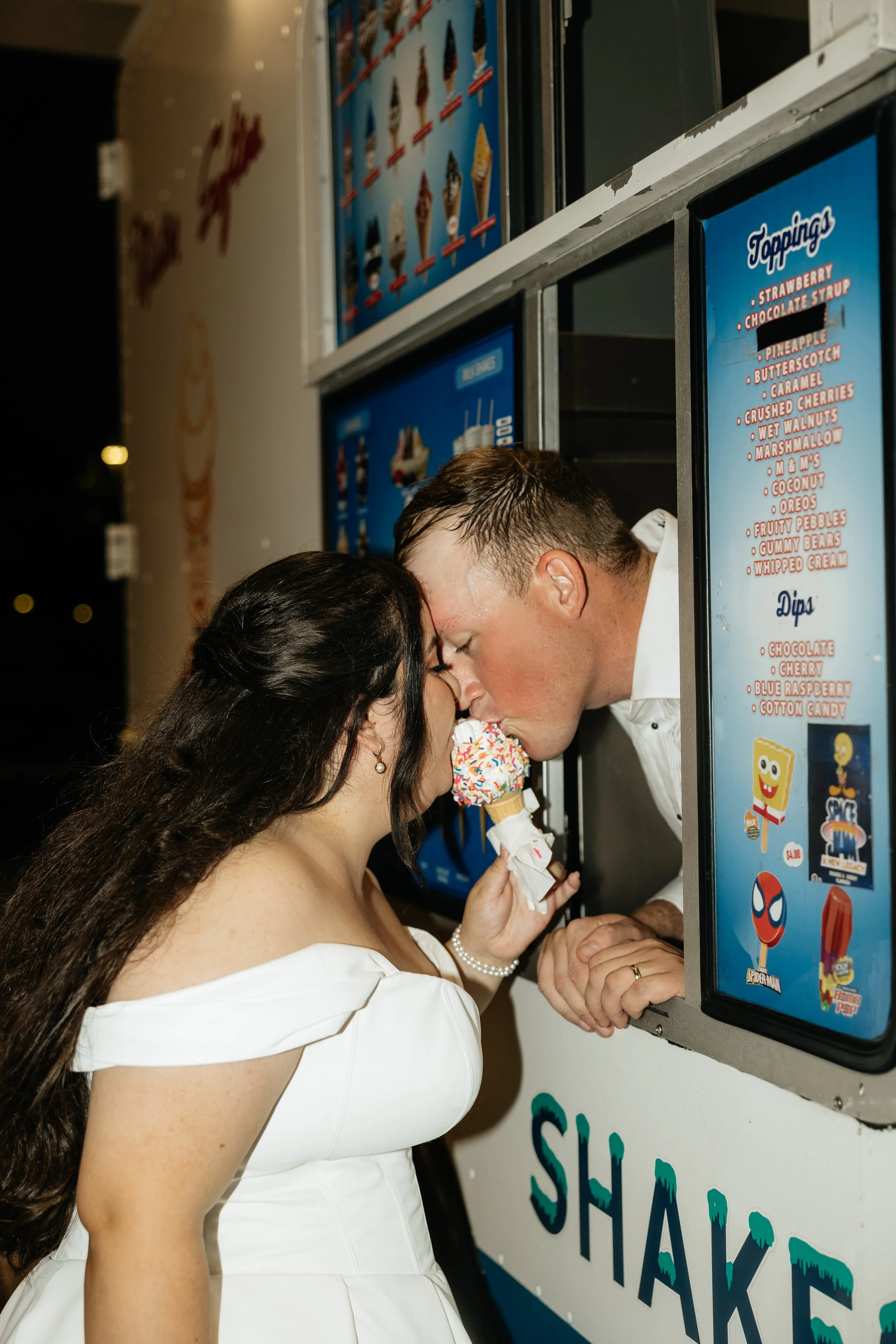 LindsayMcDowPhoto_PelicanClubWedding_Bistlines_Party-226.jpg