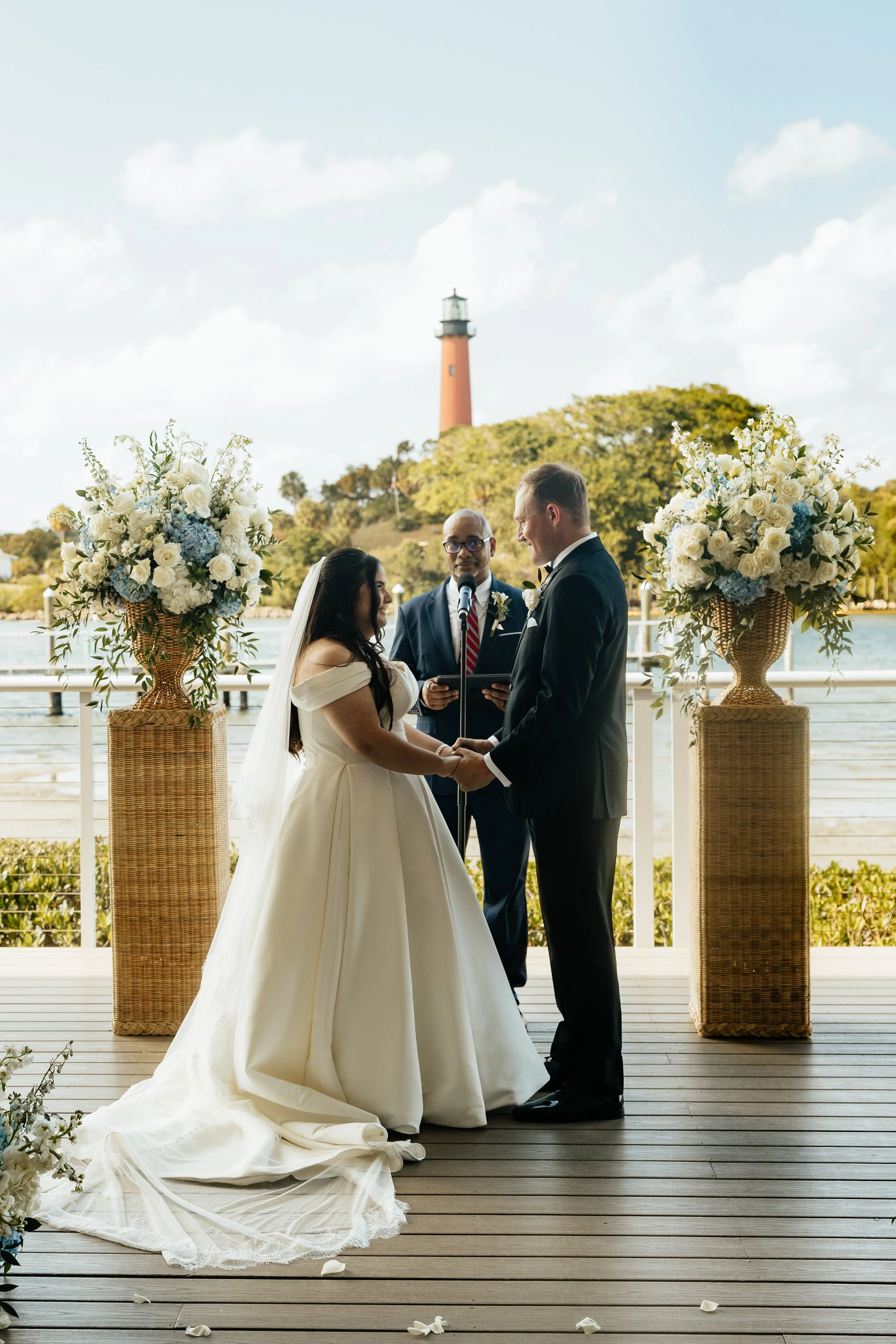 LindsayMcDowPhoto_PelicanClubWedding_Bistlines_Ceremony-102.jpg