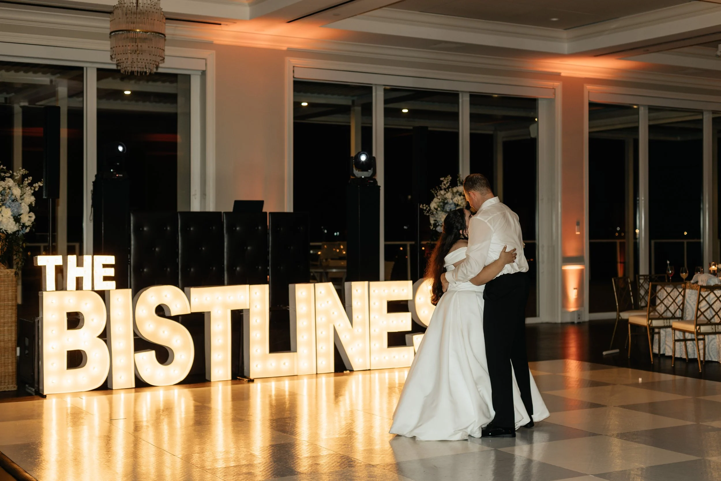 LindsayMcDowPhoto_PelicanClubWedding_Bistlines_Party-317.jpg