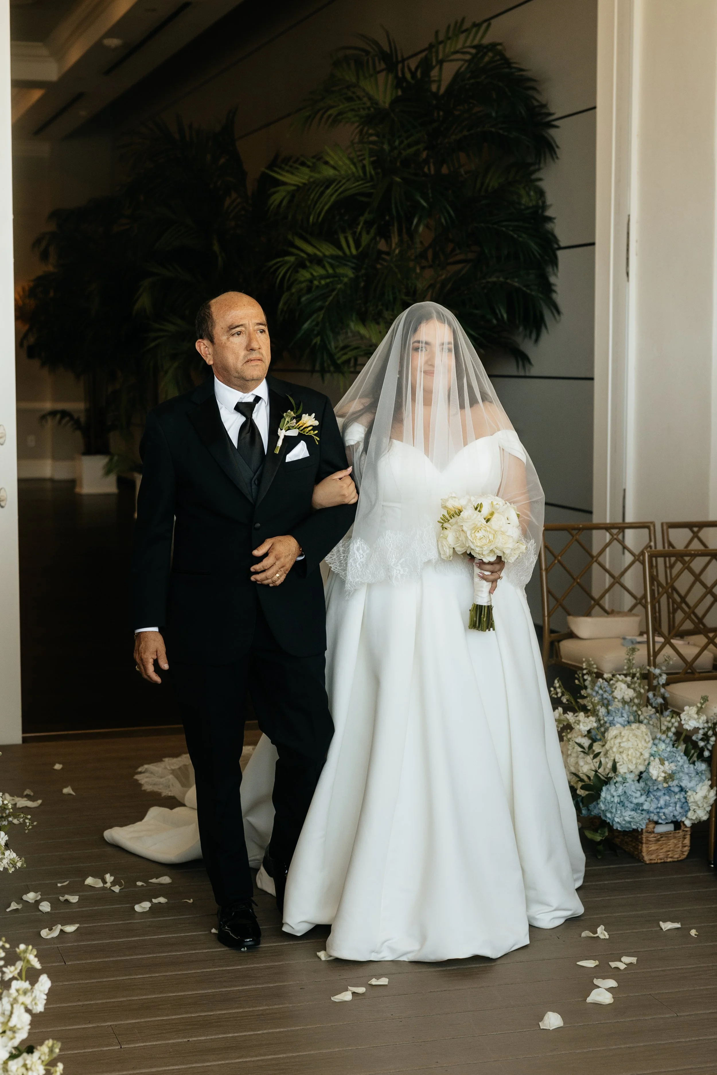 LindsayMcDowPhoto_PelicanClubWedding_Bistlines_Ceremony-88.jpg