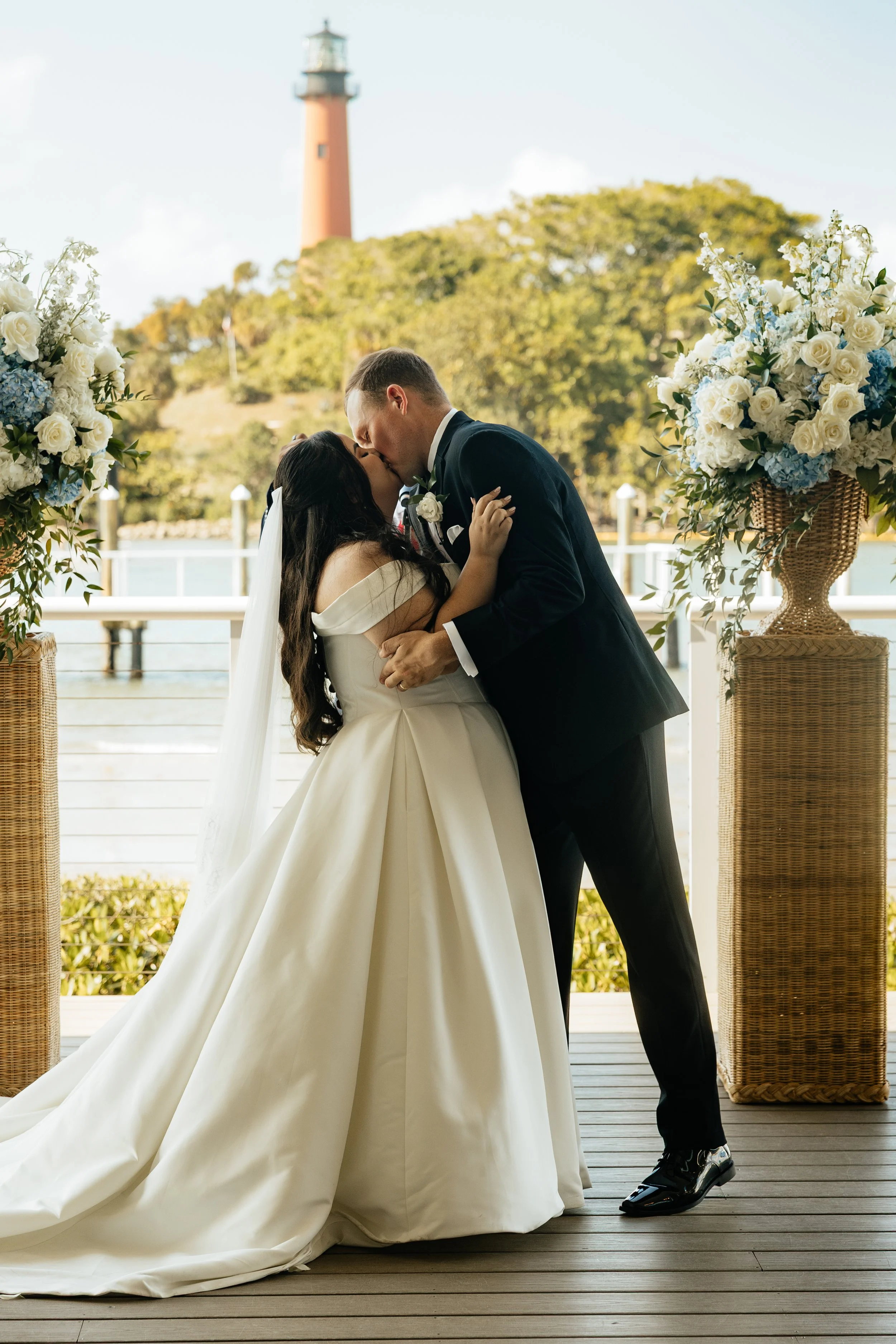 LindsayMcDowPhoto_PelicanClubWedding_Bistlines_Ceremony-163.jpg