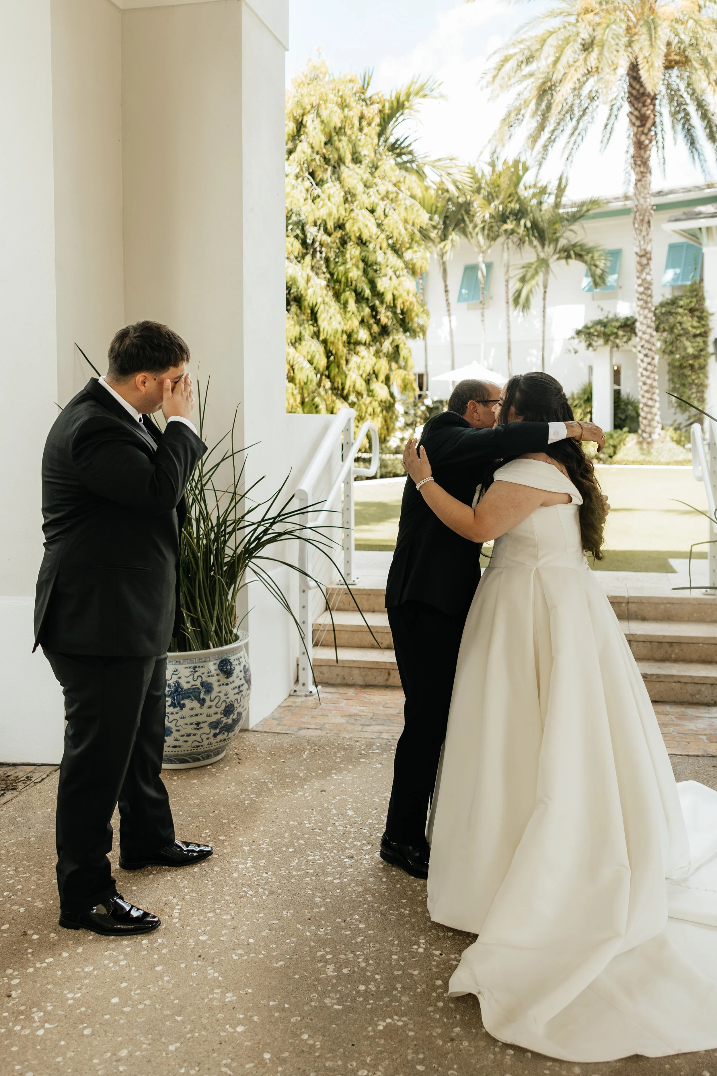 LindsayMcDowPhoto_PelicanClubWedding_Bistlines_PreCeremony-24.jpg