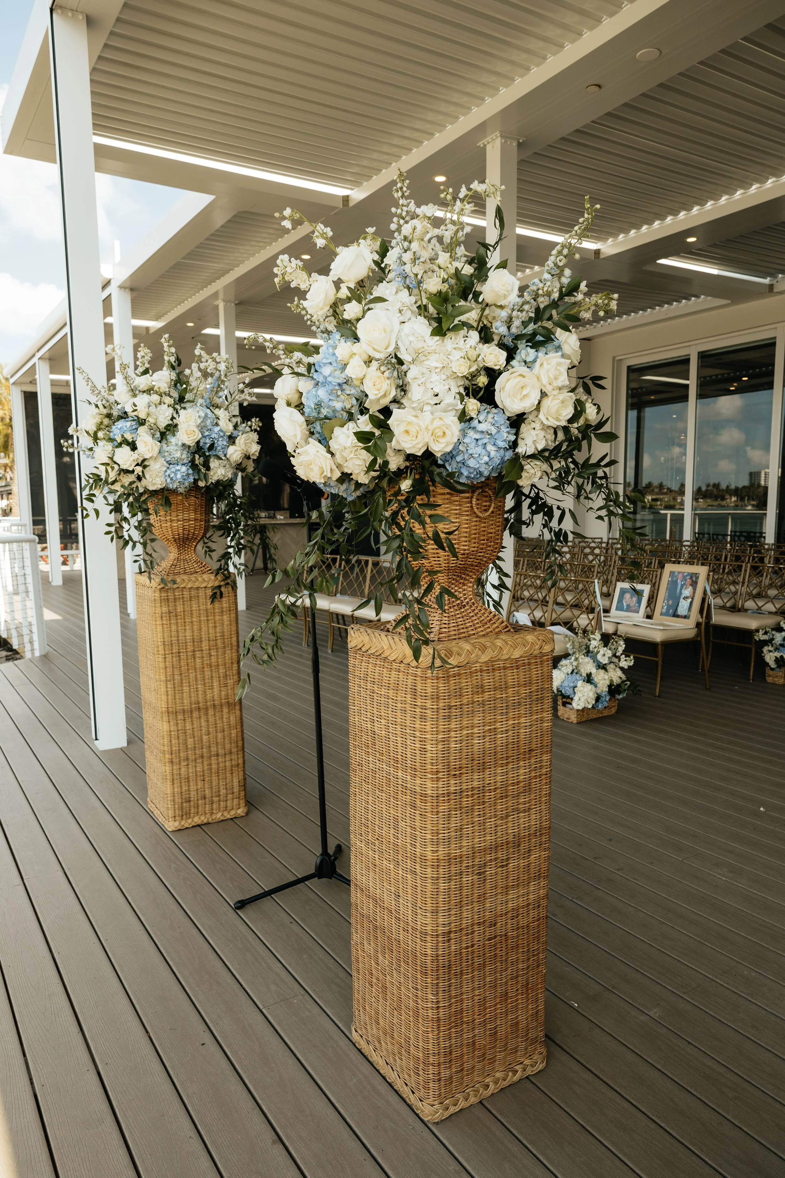 LindsayMcDowPhoto_PelicanClubWedding_Bistlines_Ceremony-27.jpg