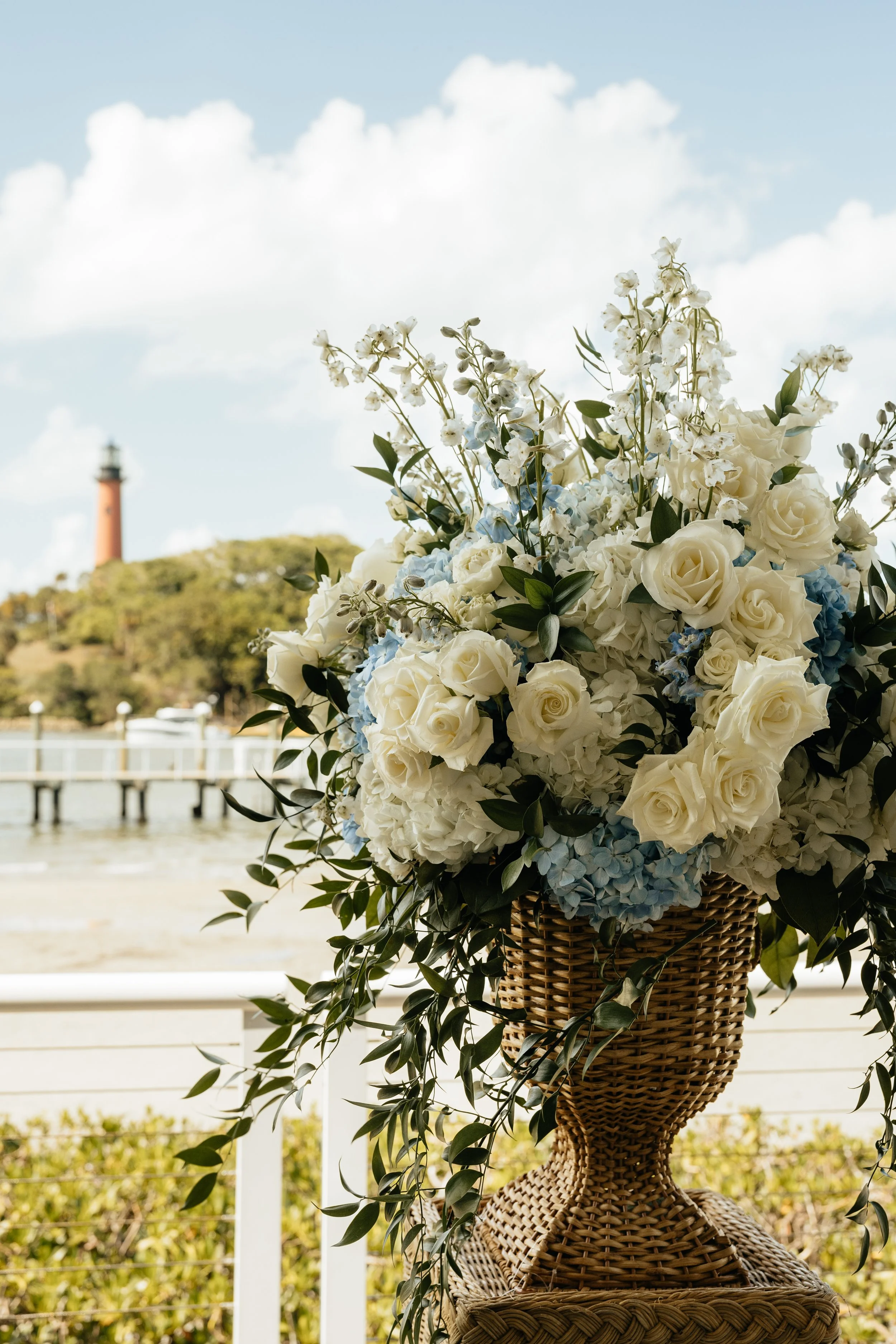 LindsayMcDowPhoto_PelicanClubWedding_Bistlines_Ceremony-30.jpg