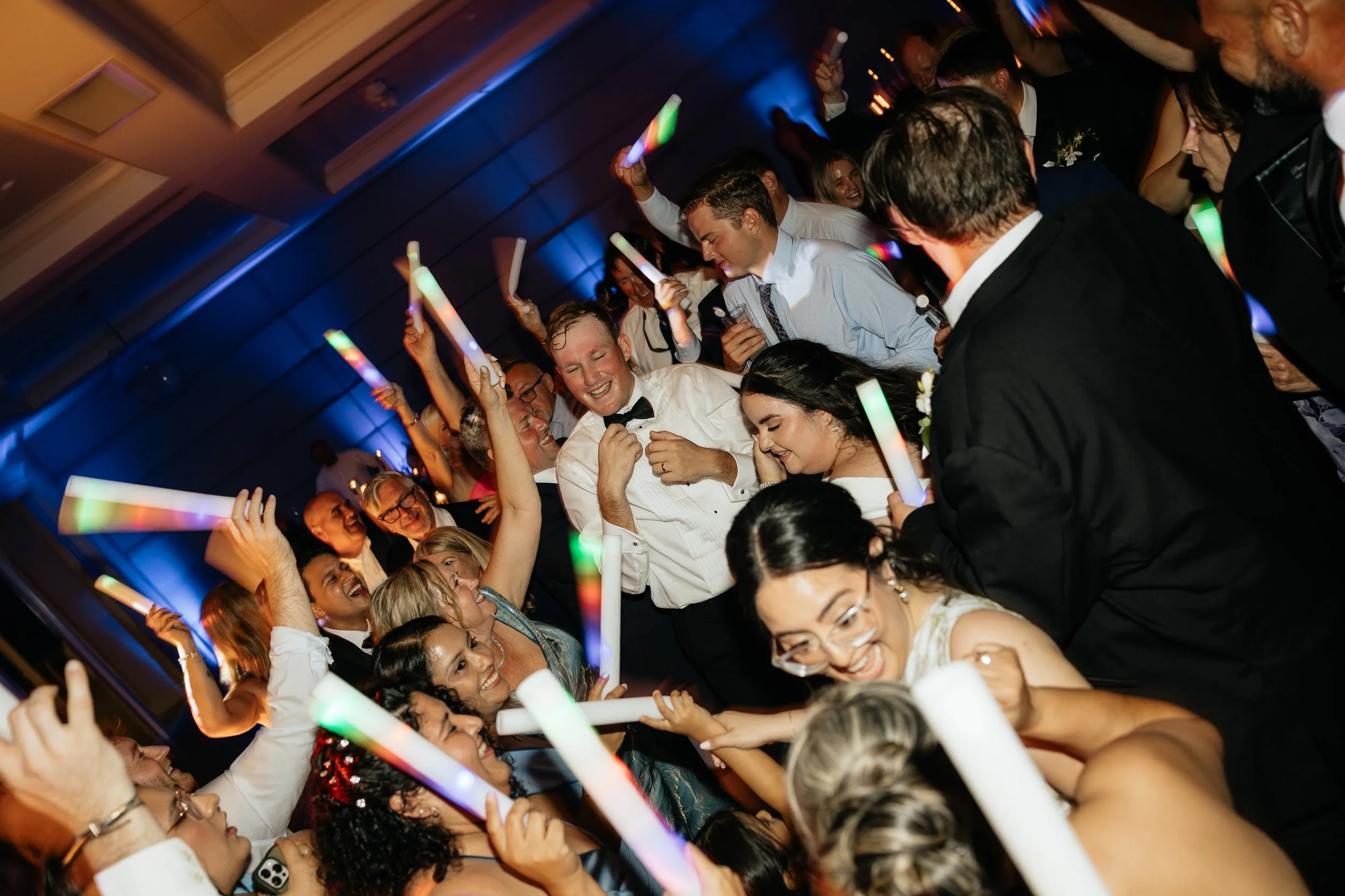 LindsayMcDowPhoto_PelicanClubWedding_Bistlines_Party-115.jpg