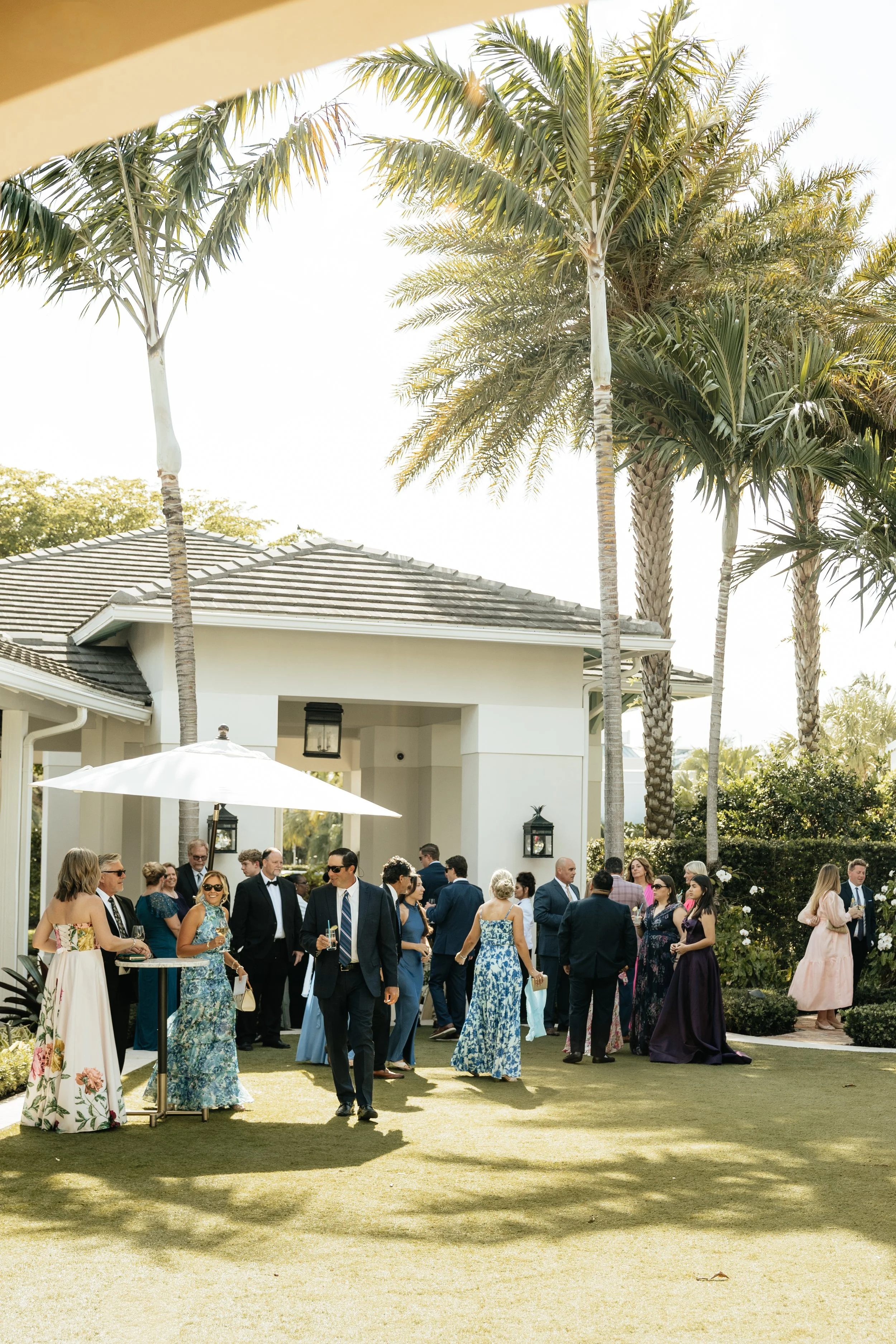 LindsayMcDowPhoto_PelicanClubWedding_Bistlines_WelDrink-45.jpg