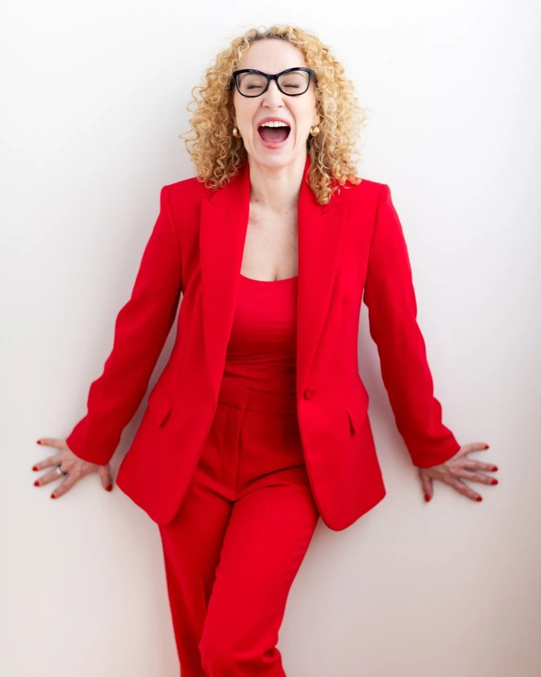 I&rsquo;m Mila, fitness coach, educator, and a woman who knows firsthand how midlife can turn everything upside down.

For 30 years I&rsquo;ve been helping women 40+ feel stronger, healthier, and more alive in their own bodies.
I&rsquo;ve taught acro