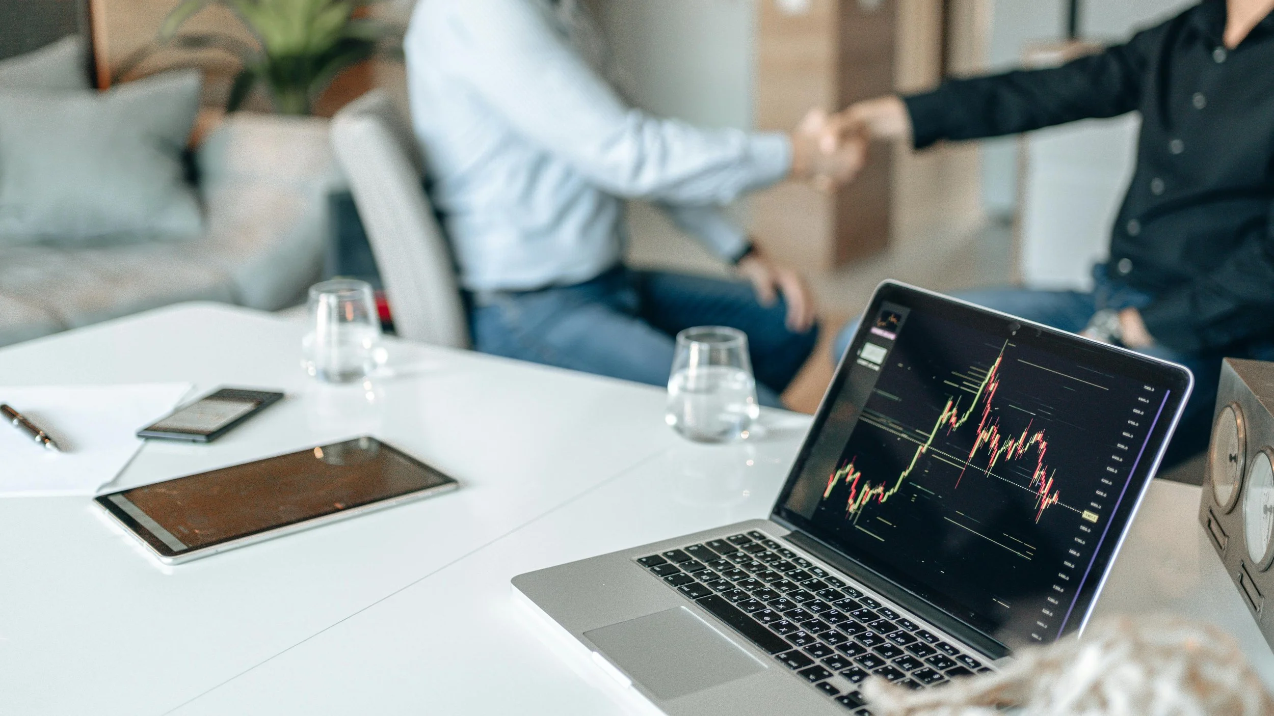 Combien peut rapporter une location courte durée à Bruxelles ? Simulation + conseils pour maximiser vos revenus 📈🏙️