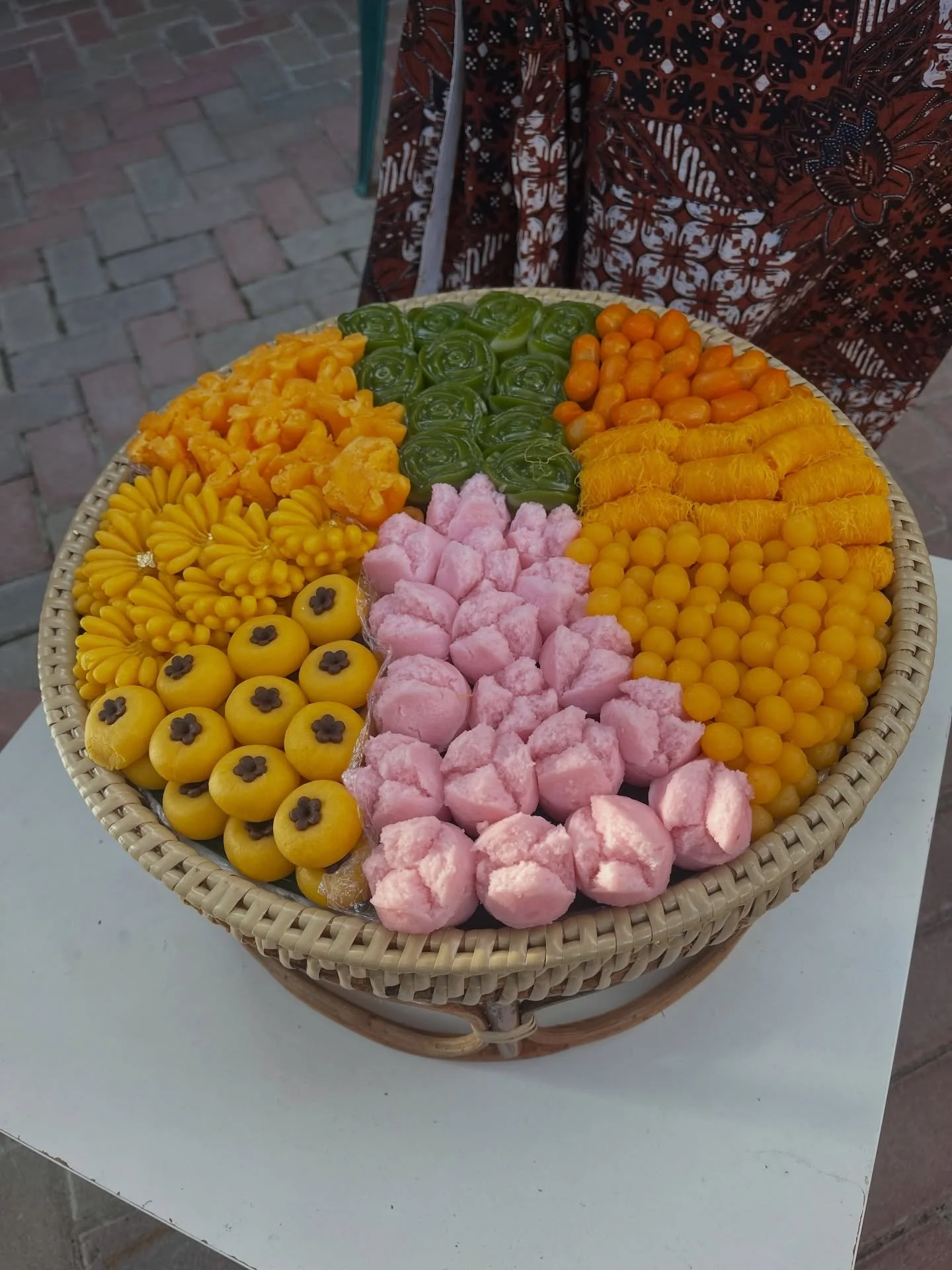 Look at these Thai desserts from yesterday&rsquo;s wedding! 😍✨
Sweet treats for a sweet beginning 💕
Congrats to the bride &amp; groom&mdash;what a beautiful day!