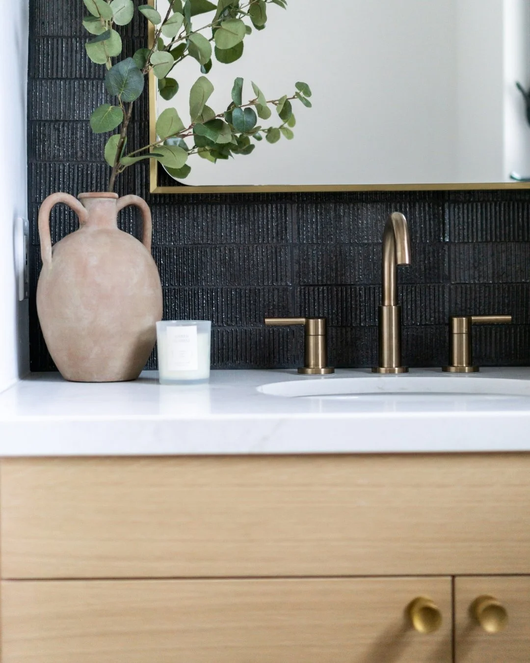 Decor for a bathroom? Why&hellip; because it&rsquo;s pretty! 😏
Just kidding&mdash;not only does it add style, but it also makes the space feel lived-in, loved, and complete.

#bathroomdesign #bathroomreno #bathroominteriors #interiordesignbathrooms 