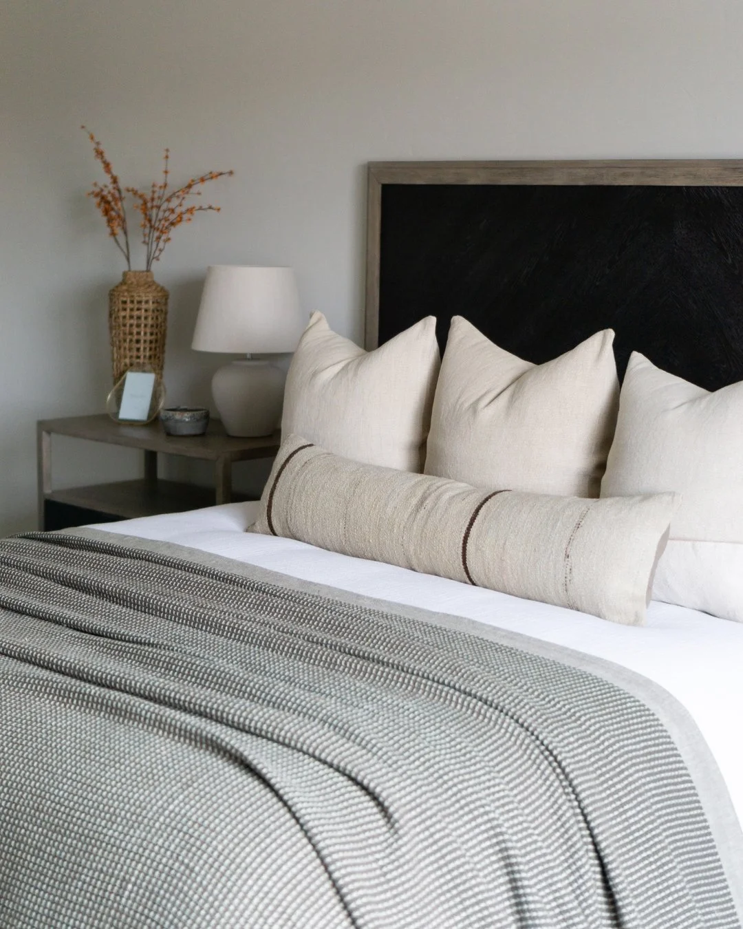 Neutrals on neutrals&mdash;our favorite combination for a space that feels calm, sophisticated, and effortlessly layered.

#Bedroomdesign #bedroomplanning #interiordesignbedroom #bedroomdesigning #cozybedrooms #timelessandchic #transitionalbedrooms#i