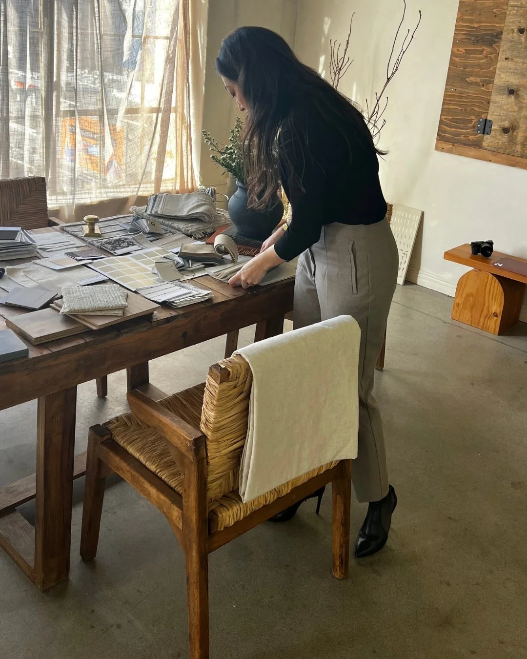 ABC &mdash; Always Be Creating! 😁 Today&rsquo;s agenda: touch, feel, mix, match&hellip; repeat. 

#interiordesign #designplanning #homedesign #designerguidance #homeinteriors #interiordesigneroc #velenedesignhouse #velenedesign #californiadesigner #