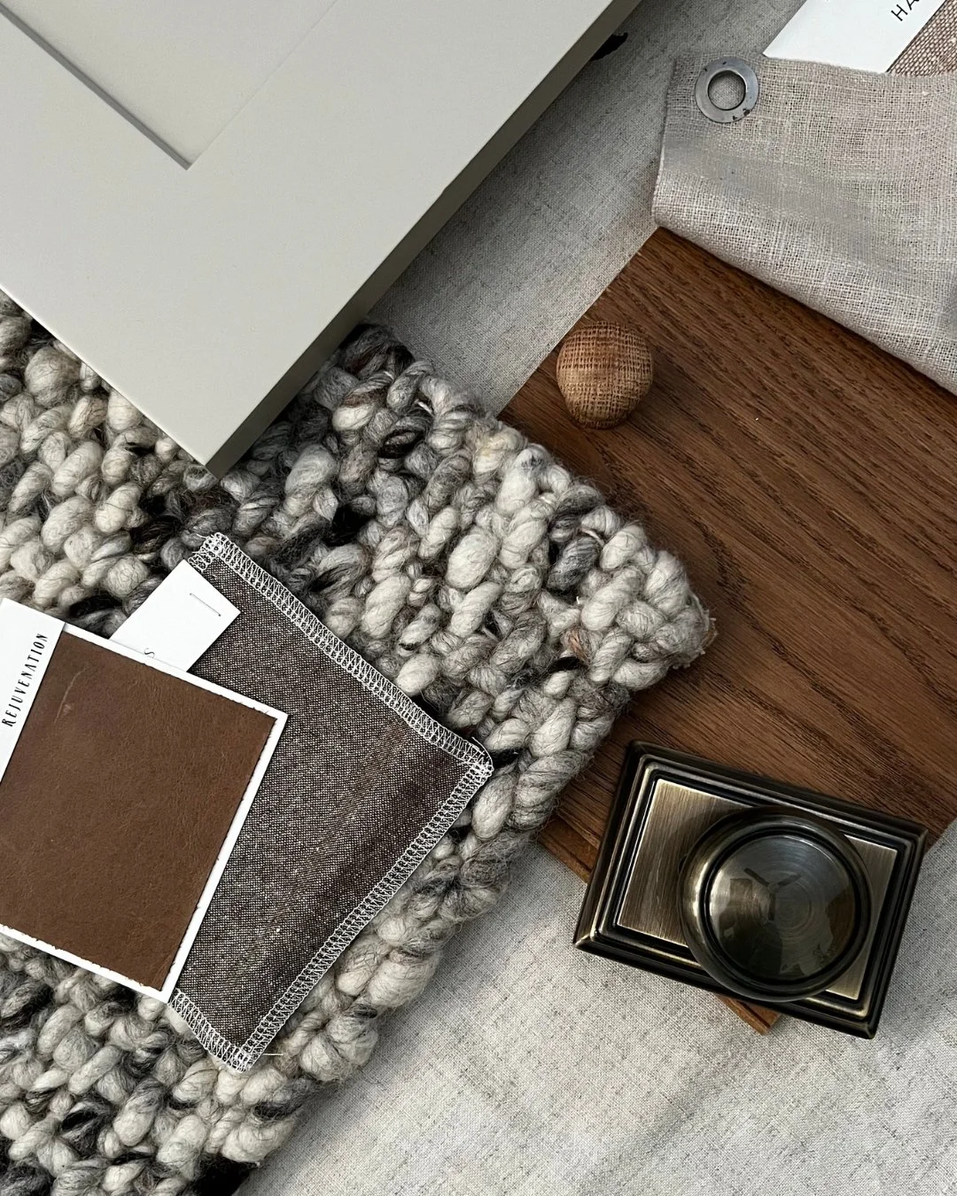 This is where I'm most free-flowing! I love bringing materials together, thinking completely outside the box, and maybe tuning into a true crime podcast for company. It's the perfect environment for making design decisions!

#interiordesign #designpl