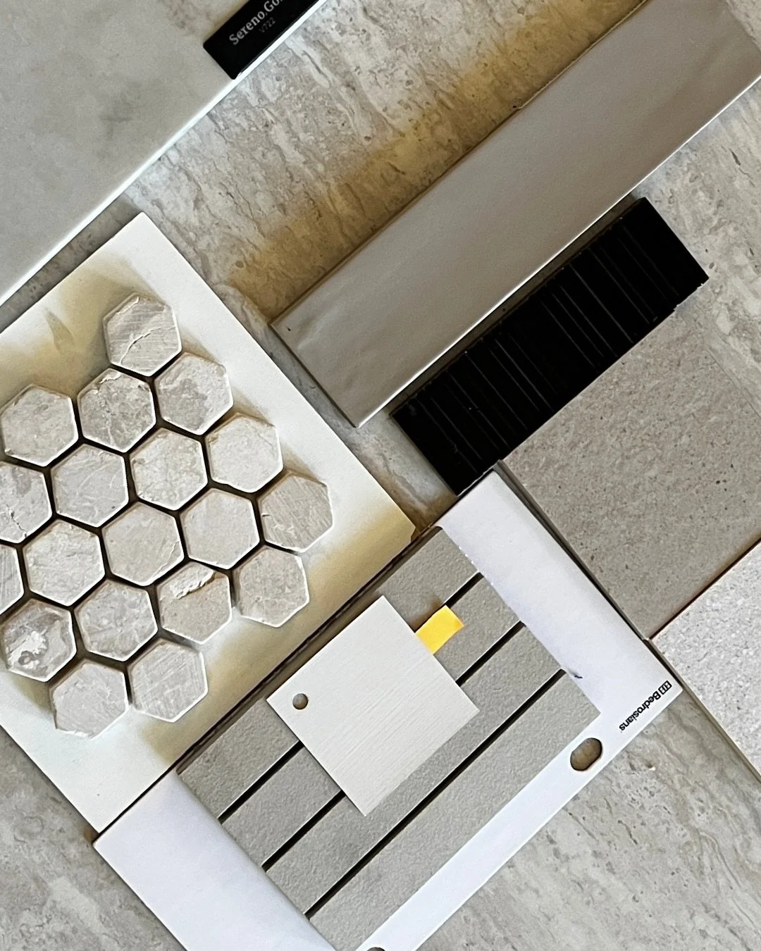 A month full of gatherings with friends, colleagues, and new faces 🤍 Sharing a few behind-the-scenes moments from the past weeks. Now easing into the next chapter: slowing down, being with family, and soaking in this special season 🫶🏻